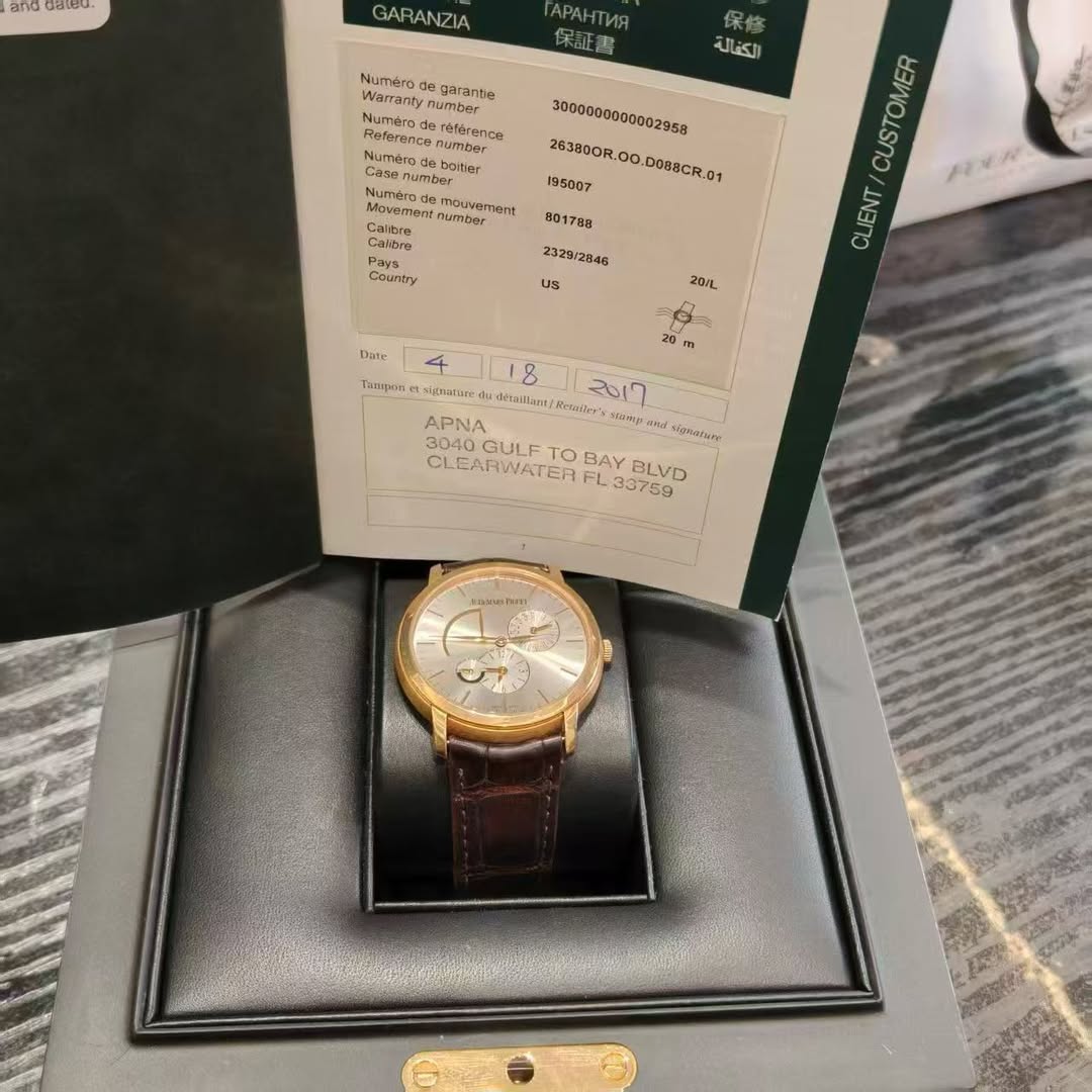 May be an image of wrist watch and text that says 'anG GARANZIA rAPAHTИR PAHTИR الكفالة garante number Numérads eférende beitiar 263800R 00 D088CR.01 Mcunmane น Canhrn bre Paue…