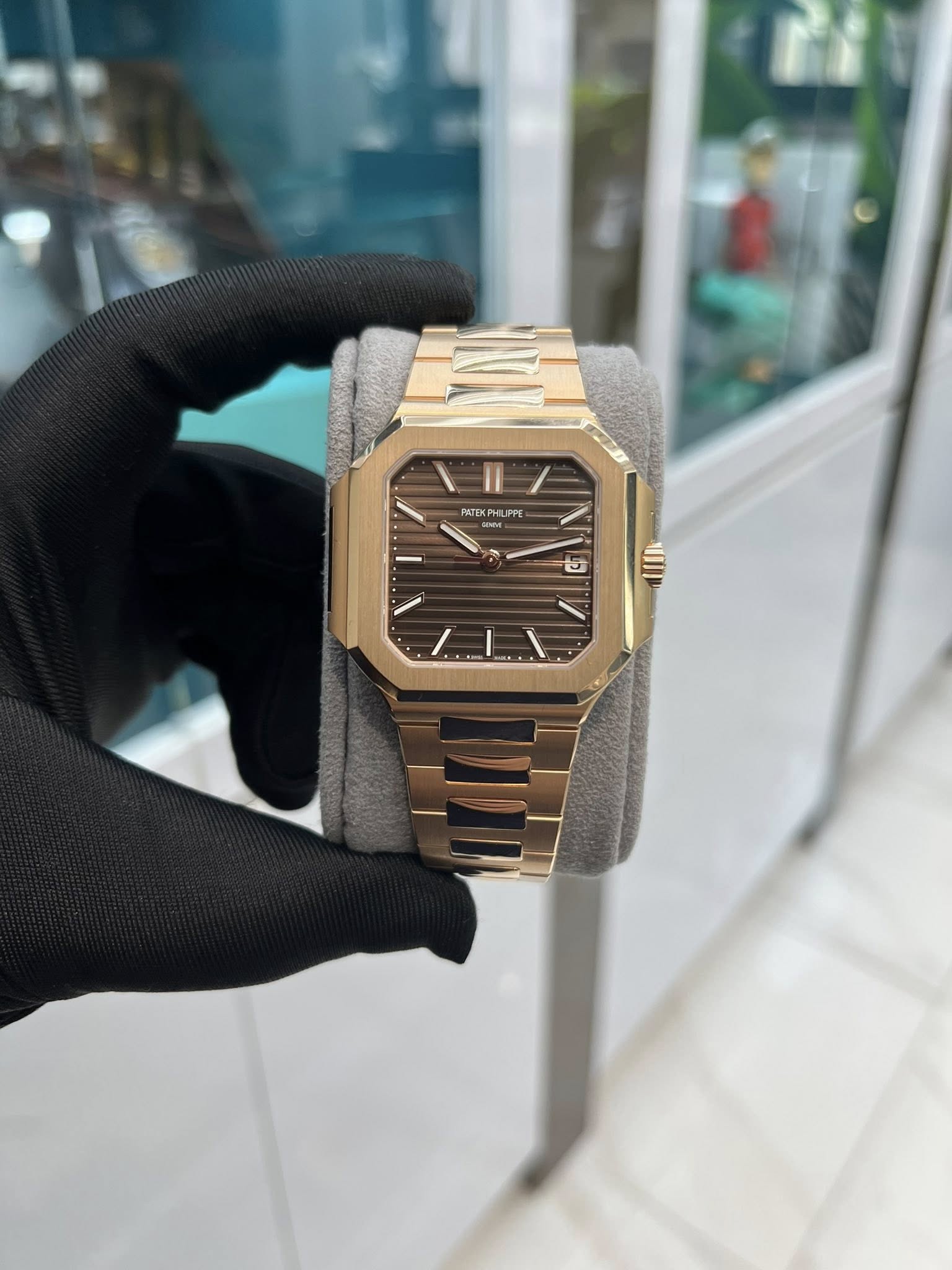 May be an image of wrist watch and text that says 'PATEK PATEKPHLIPPE LIPPI P 3 II L'