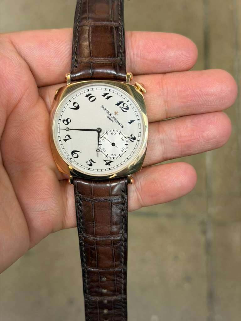 May be an image of wrist watch and text that says 'و VACHERO 火 12 y GENEVE CONSTANTIN STANTIN o م 60 urE 11 m 2 = 1 9 to 2 0 ١1 u SO ه'