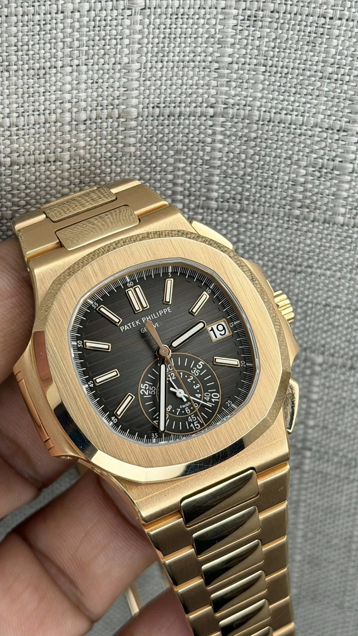 May be an image of wrist watch and text that says 'SS II PHILIPPE PATEK 6 3 5 U 5 X 0 นงปุก م w : 4 중은 A 8 15'