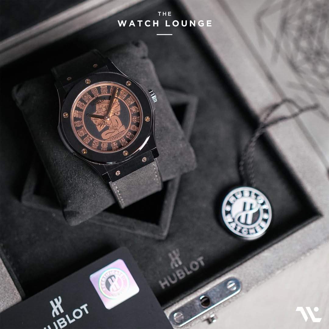 May be an image of wrist watch and text that says 'WATCHLOUNGE THE WATCH LOUNGE エ B MLIT ЖoT ۱ل IBLOT ل٦'