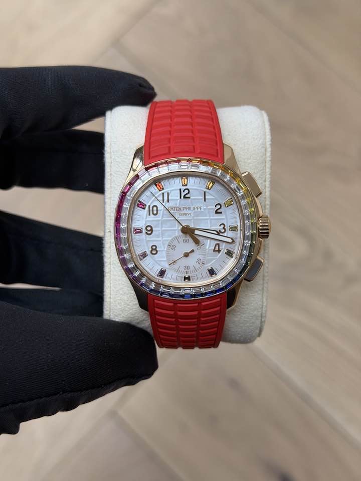 May be an image of wrist watch and text that says 'ตี WW 0 II 12 10 CATEKP IPPE DATEKPHILIPPE GINAL CEREVE 2 R 9 3 60 s0 o נ 8 4 - 含 2 20 30 E'