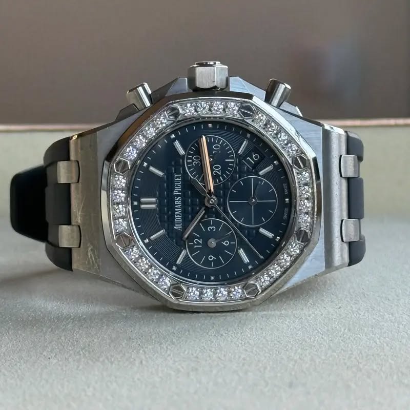 May be an image of wrist watch and text that says '١١ 漿藍 Il AUDEMARSPIGUET PIGUET IUDEMARS 3 12 a O 森燕爱'