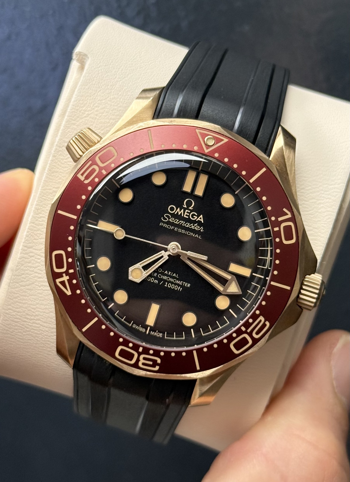 May be an image of wrist watch and text that says 'Seamaster SSI OMEGA Ω PROF PROFESSIC Cenmastan PROFESSIONAL FESSIONAL | 10 CHR -AXIAL 00m RCH m 1 1000ft CHRONOMETER TER t 0:…