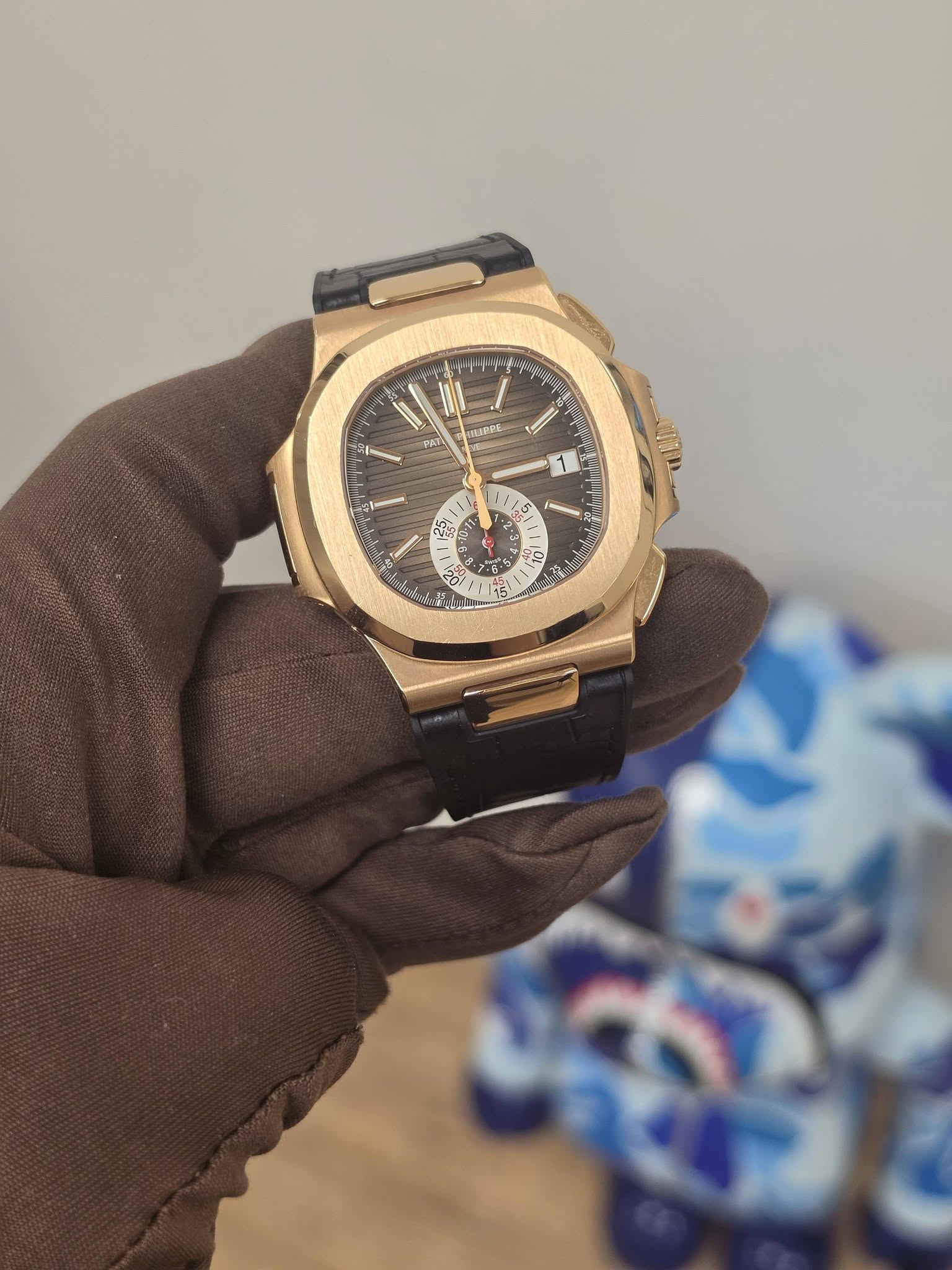 May be an image of wrist watch and text that says 'HOPPE PAT 1 M ጭጥ 0 5 10'