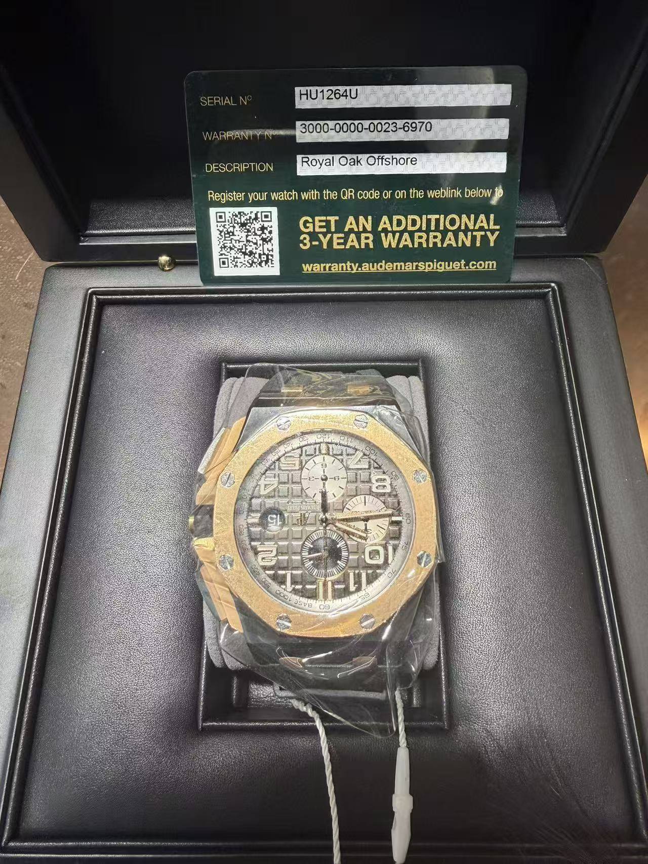May be an image of digital watch and text that says 'SERIAL HU1264U WARRANTY RRANT DESCRIPTION Royal Oak Offshore Register your watch with the yourwathwththeP.ceree QR code the…