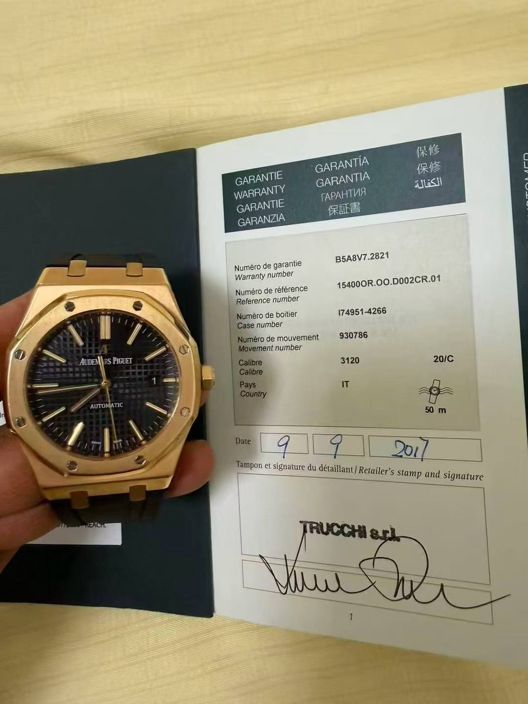 May be an image of digital watch and text that says '保修 保修 الكفالة GARANTIE WARRANTY GARANTIE GARANZIA GARANTIA GARANTIA rAPAHTИR 保証害 Numero de garantie Warranty number…