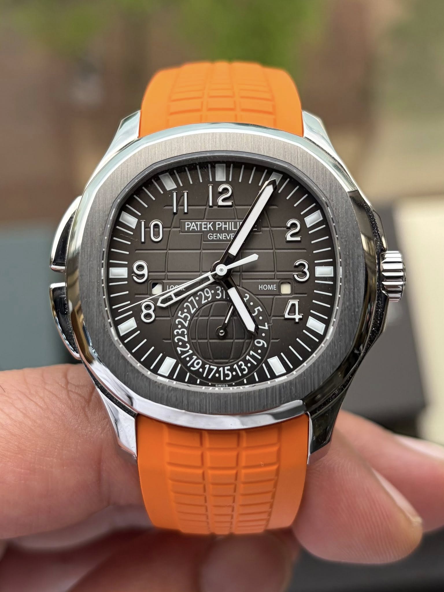 May be an image of wrist watch and text that says '1112 Ⅱ 12 IO PATEK PATEKPHIL PHILI GENEVE 2 3 9 HOME 0 ወቅቨ ی 4 J '