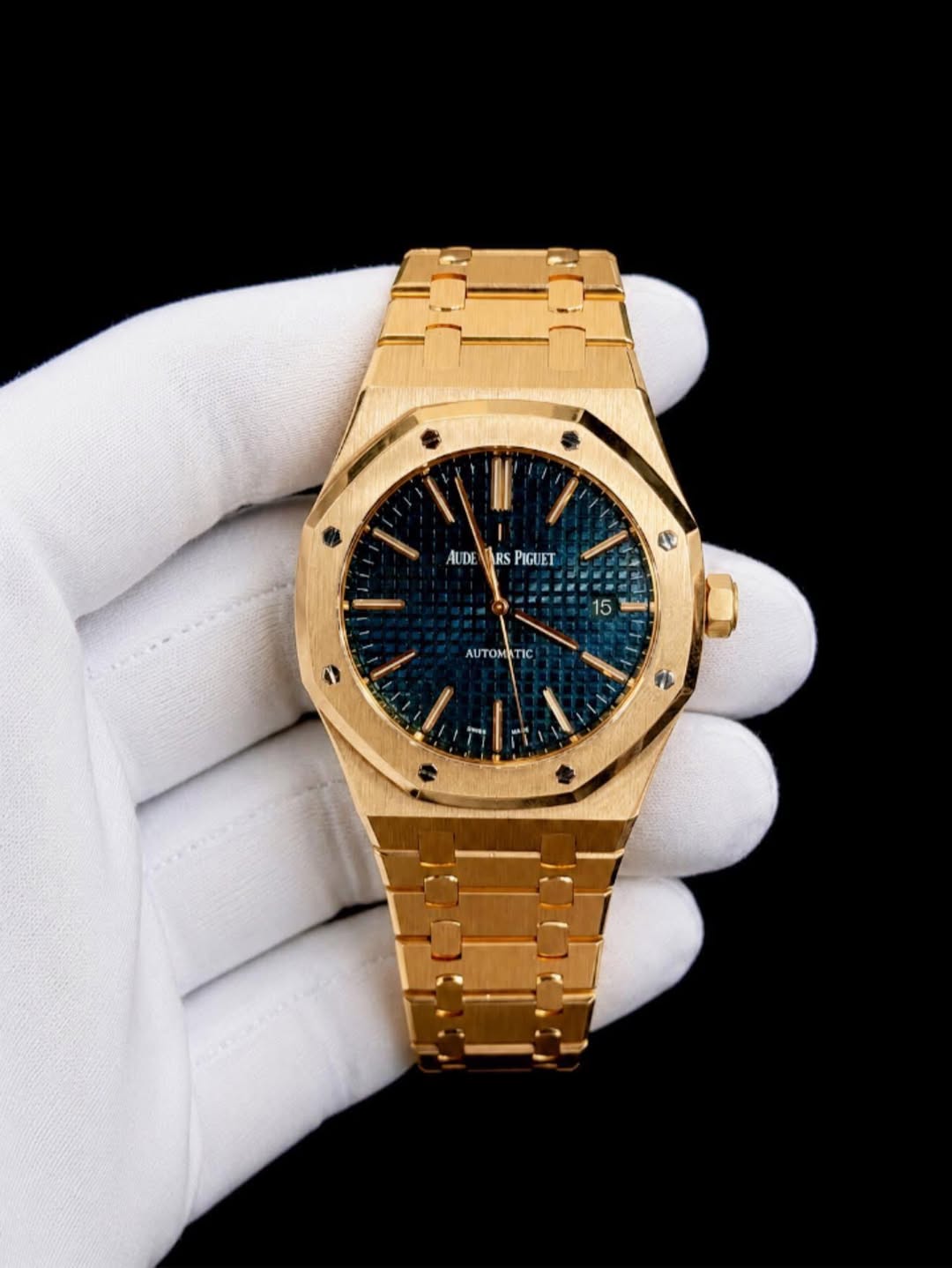 May be an image of wrist watch and text that says 'II AUDE AUDEARSPIGUET RS PIGUET S 15 AUTOM TIc ע ن'