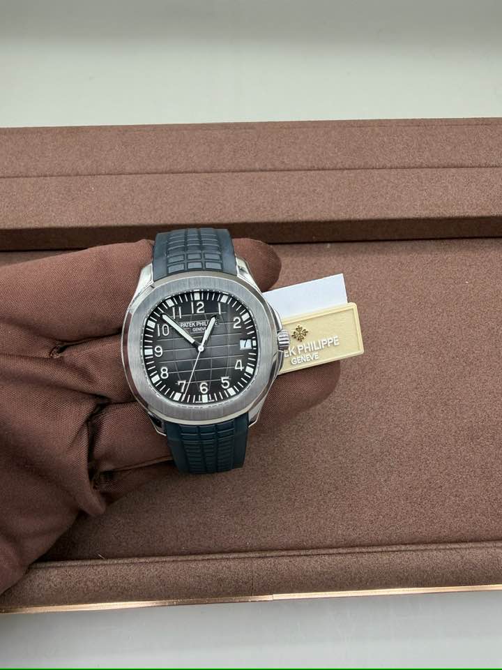 May be an image of digital watch and text that says '品日 10I 11 I |12 12 0 MATEX PATEKPИИU PHIL 2 و EKPHILIPPE GENEVE 6 円 11 土 .'