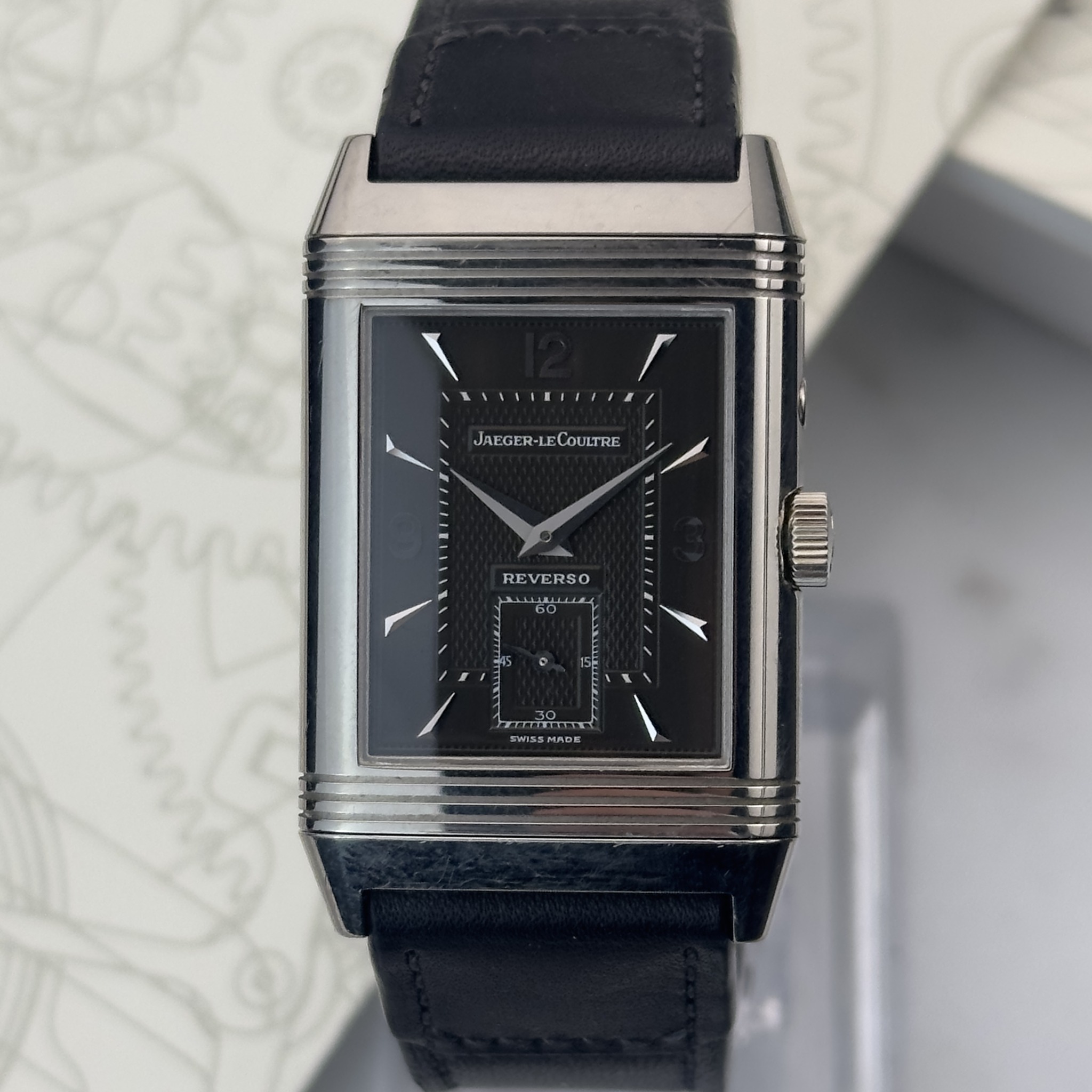 May be an image of wrist watch and text that says 'T JAEGER-LECOULTRE REVERSO 上上路 uA يعيدد SWISSMADE'