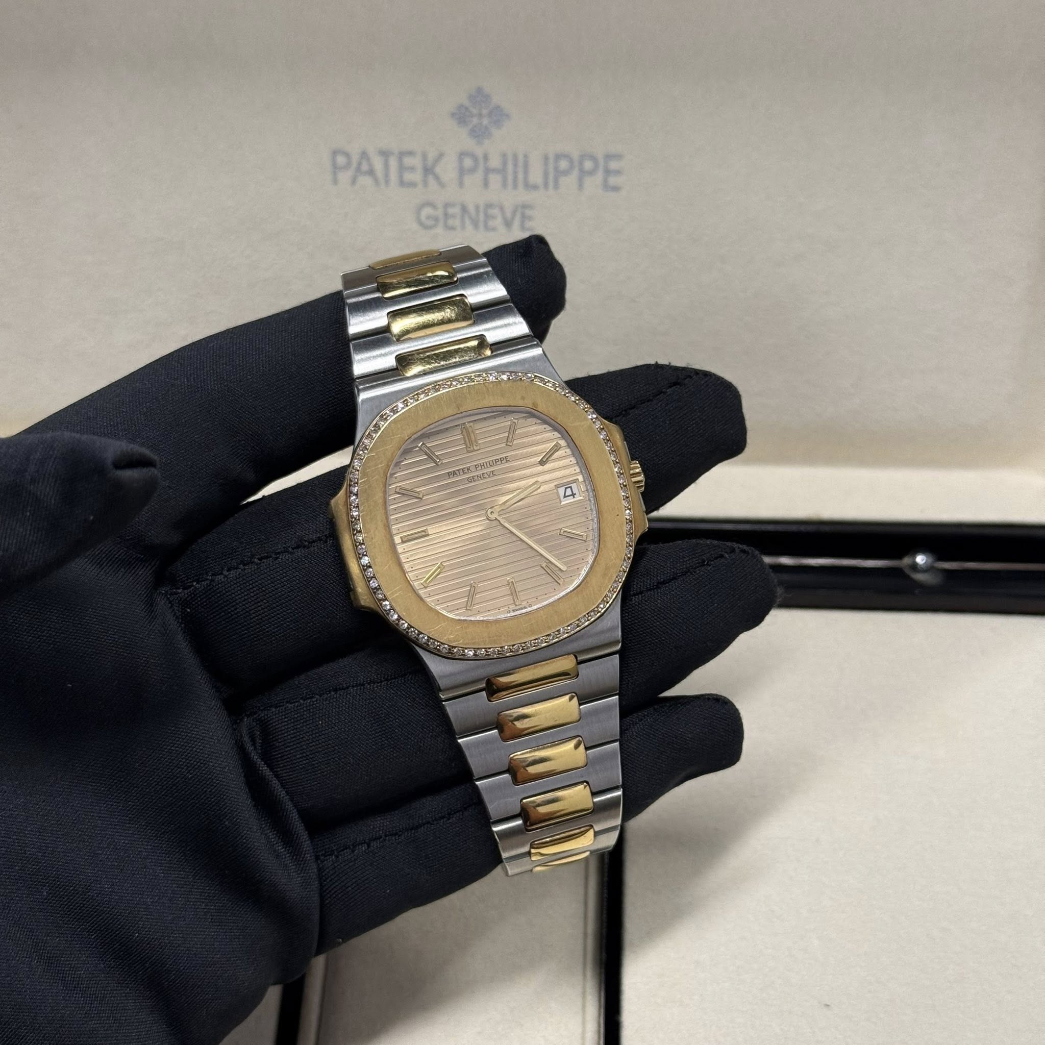 May be an image of wrist watch and text that says 'PATEK PATEKPHILIPPE PHILIPPE GENEVE F ATEKTR 4'