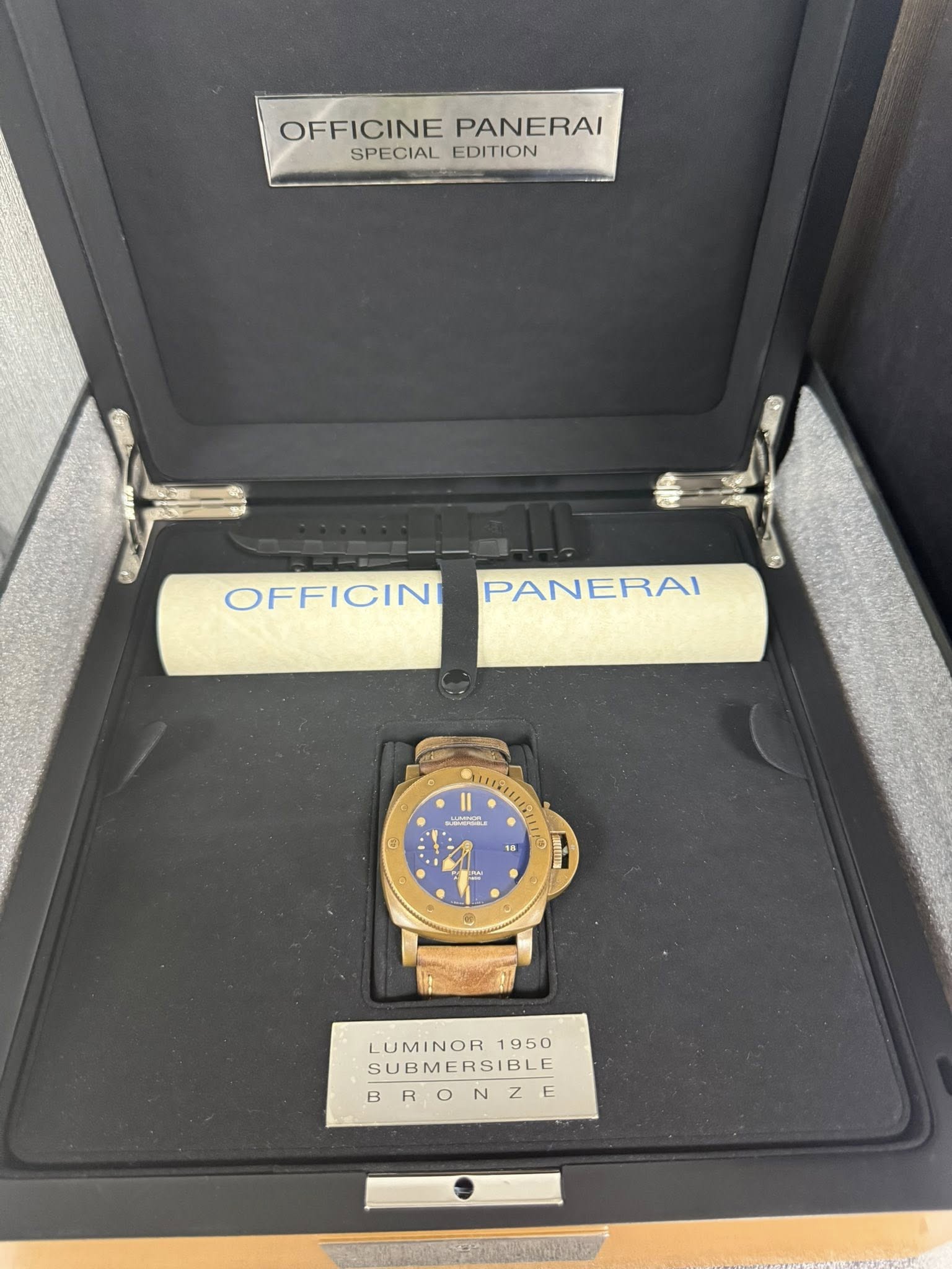 May be an image of wrist watch and text that says 'OFFICINEPANERAI OFFICINE PANERAI SPECIAL SPECIALEDITION EDITION OFFICINPANERA PANERAI OFFICIN I| JtmEs : LUMINOR LUMINOR1950 1950…