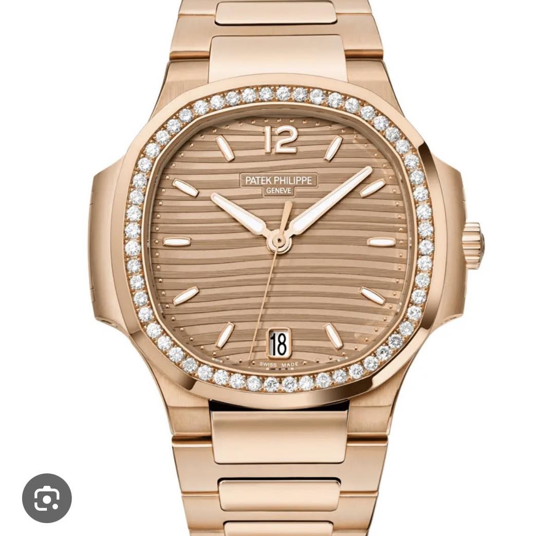 May be an image of wrist watch and text that says '12六 12 PATEK PHIL PHILIPPE PATEKPHILIPPE PPE GENEVE 18 18 SWISS MADE'