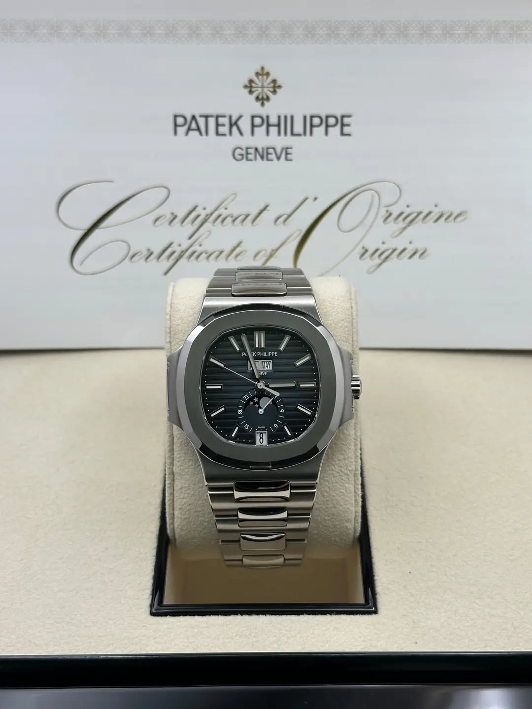 May be an image of wrist watch and text that says 'PATEK PATEKPHILIPPE PHILIPPE GENEVE Crasfun Dertificale irtifical Origine rigin II PA HLIPFE LIP MLI U O -'