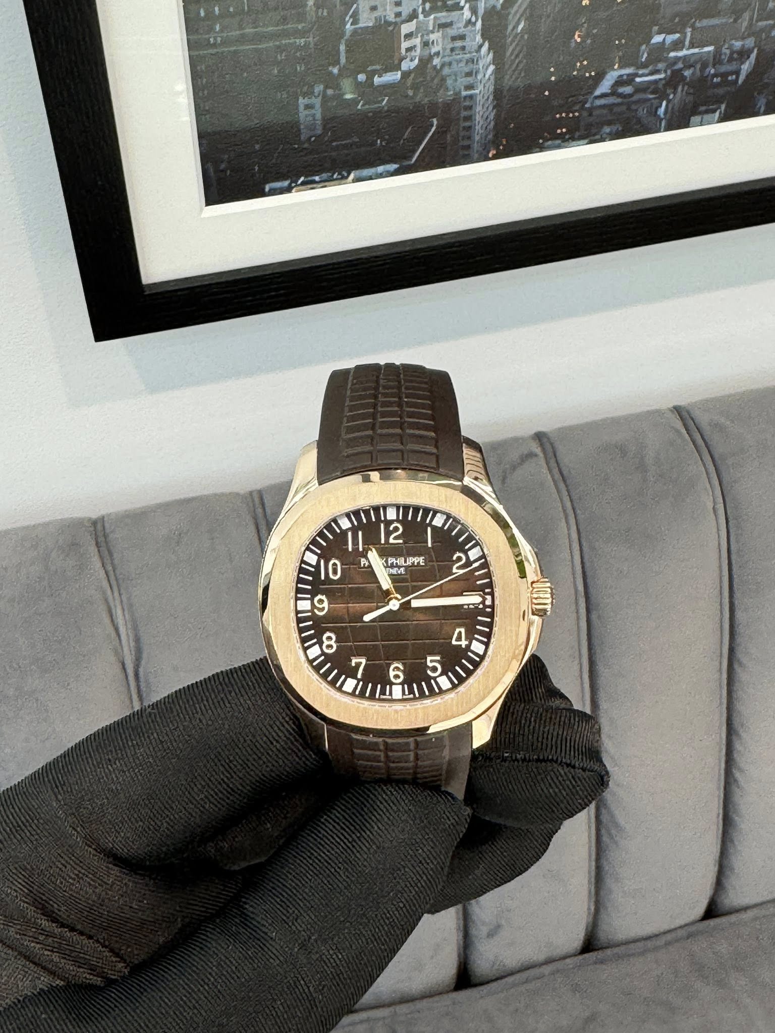 May be an image of wrist watch and text that says 'II 12 I 10 A DNE CEm <PHUPP PHILIPPE 2 2 9 선대피 '