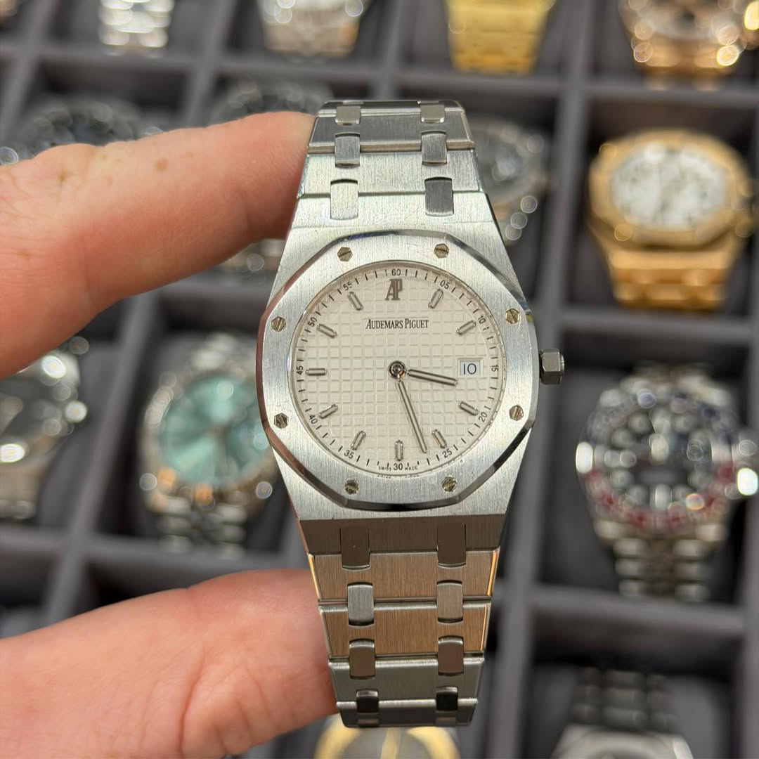 May be an image of wrist watch and text that says '1G 21 4P os U 0 0 ILCEMARS ILGENARSPIGUET PIGUET 0 食 i 10 15 I 35 e D 1 25 商 -1i3 -1,304 1'