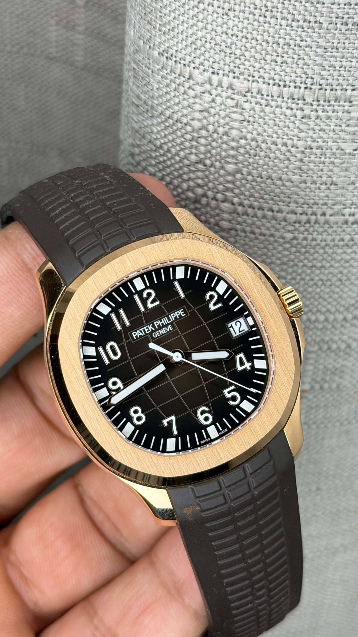 May be an image of wrist watch and text that says '2 12 12 PHILIPPE PATEK GENEVE '