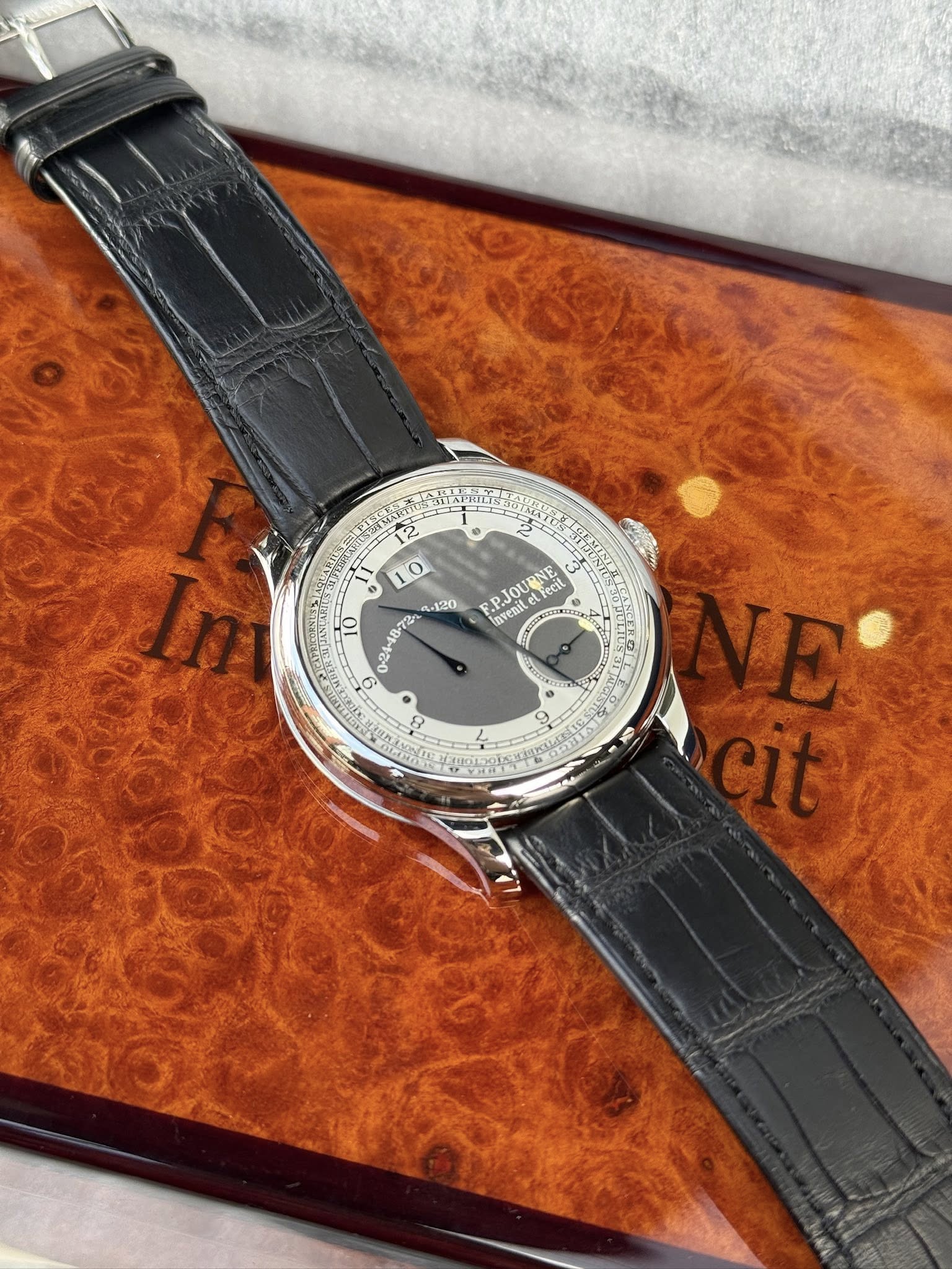 May be an image of wrist watch and text that says '- 12 o E.P.JOURNE avenite fecil M 9 S0 NE® 2I'