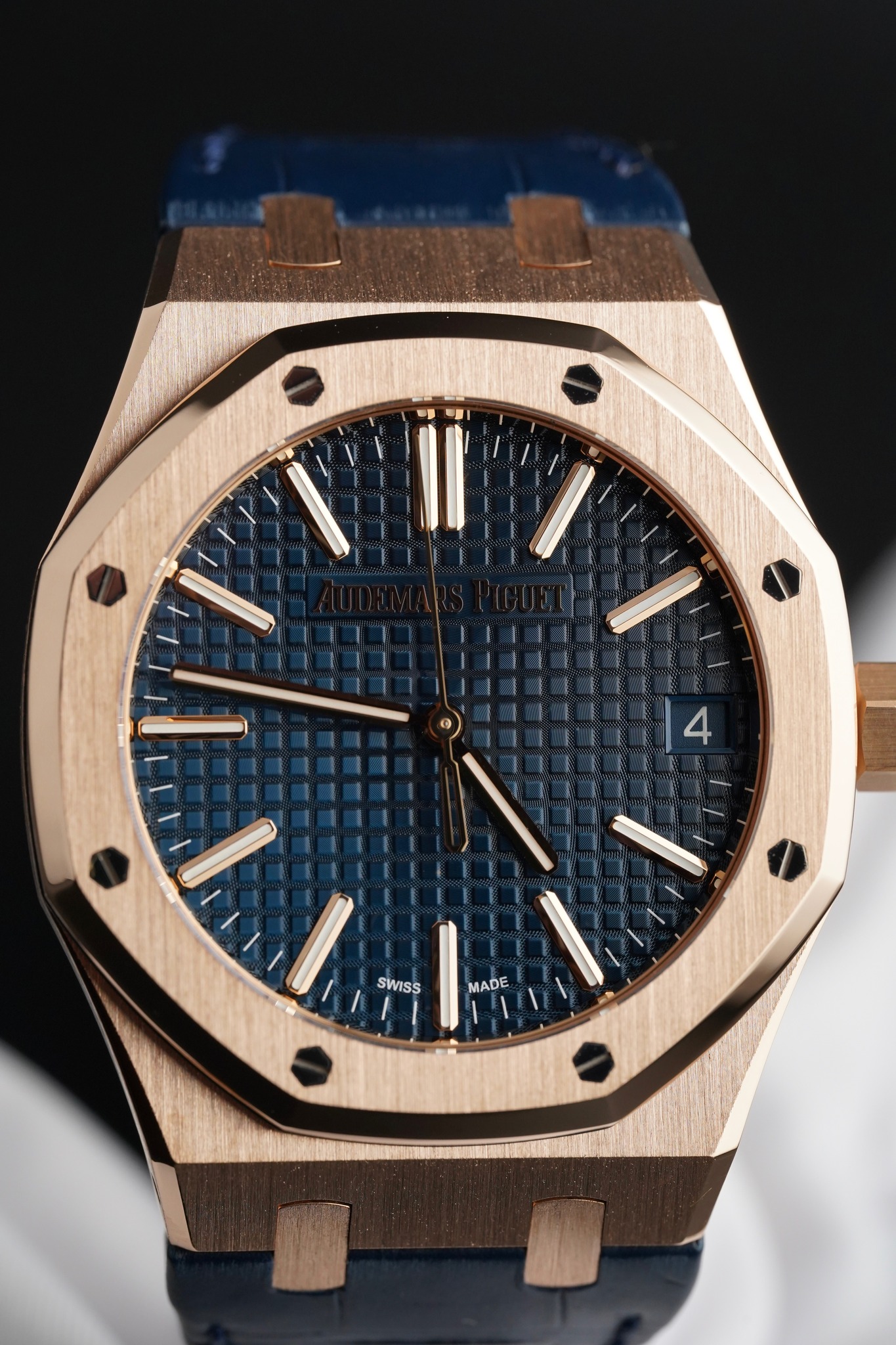 May be an image of wrist watch and text that says '4 I SWISS MADE E'