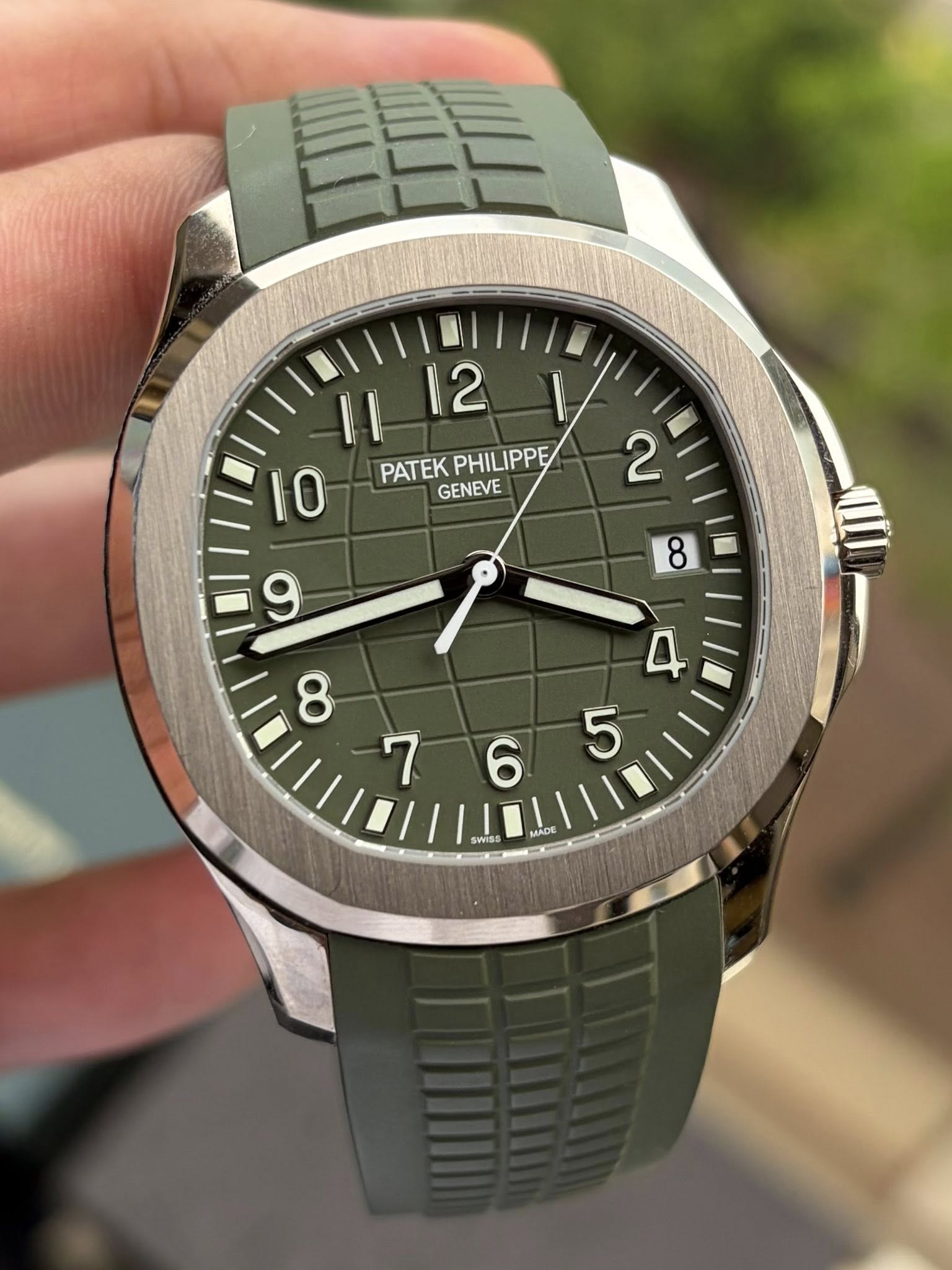 May be an image of wrist watch and text that says '12 I1 I 10 PATEK PATEKPHILIPPE PHILIPP GENEVE 2 9 8 σ 4 8 م MAAOB AD WvIdB 後'