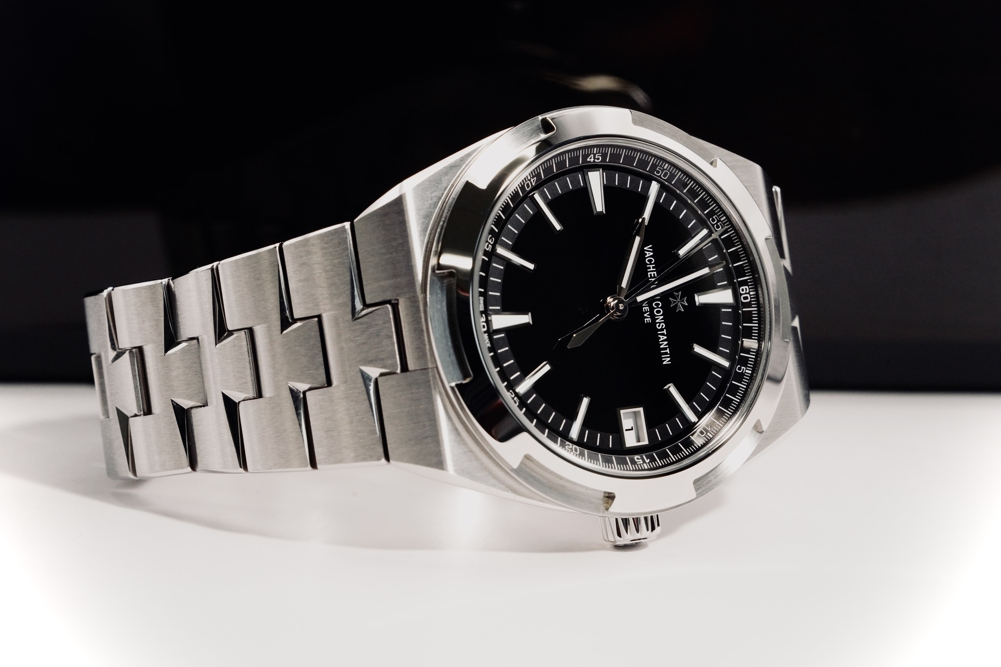 May be an image of wrist watch and text that says '0 op L 3E م VACHEI EVE NEVE ONSTANTIN ON 60 SO!! কল 20 ររុរ MW اد CRUN IWI'