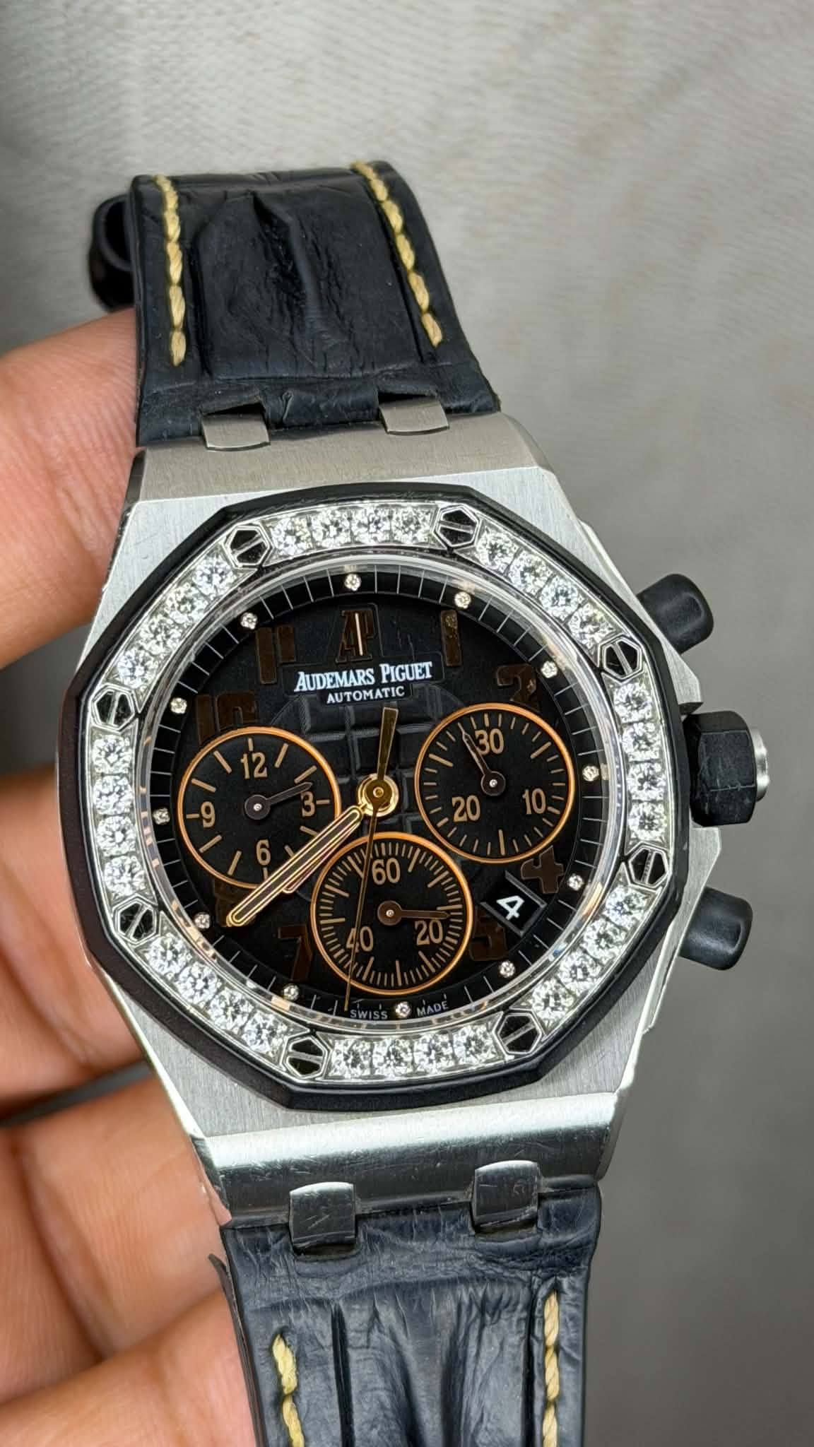May be an image of digital watch and text that says '9 0 春 총 AUDEMARS AUTOMATIC μτoΙ PIGUET 상 12 30 ・ 9 3 B 電 • G 4 20 BYE'