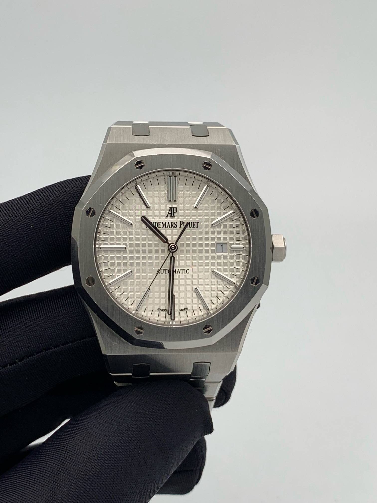 May be an image of wrist watch and text that says 'DEMARS P UET ADEMARSPAUET FT ATIC'