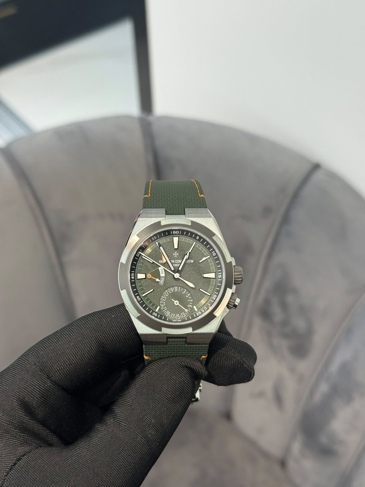May be an image of wrist watch and text that says '60 55 公 CON CON NY TIN 10| 15 7 성 35!'