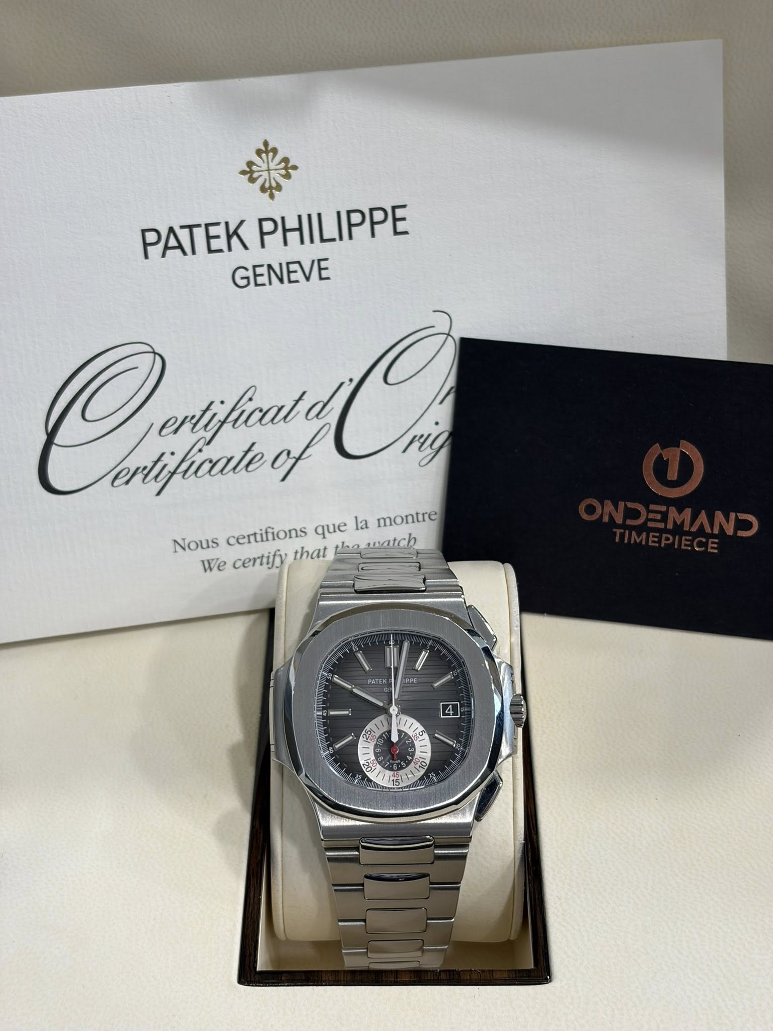May be an image of wrist watch and text that says '楽 PATEKPHILIPPE PATEK PHILIPPE GENEVE Putbung ertificate Chretlur que la montre Nous certifions that thowatch We certify RATEK…