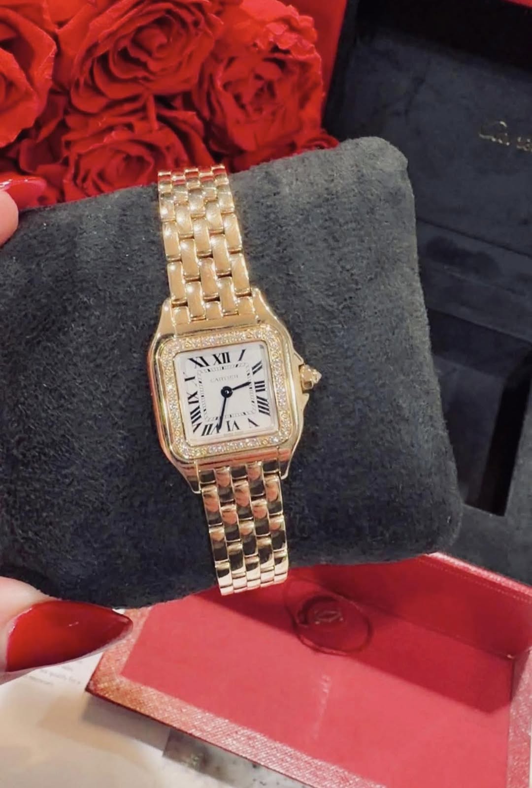 May be an image of wrist watch and text that says 'XI XIXII/ XIXII XII ATTIE N IILIX ن 11 IX 1// III I III'