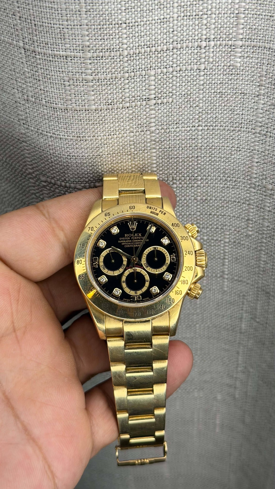 May be an image of wrist watch and text that says '60 65 UNITS 期 ER 沙 70 የኢትስ 00 300 KE સ 200 ድ ফি 60 GO 50'