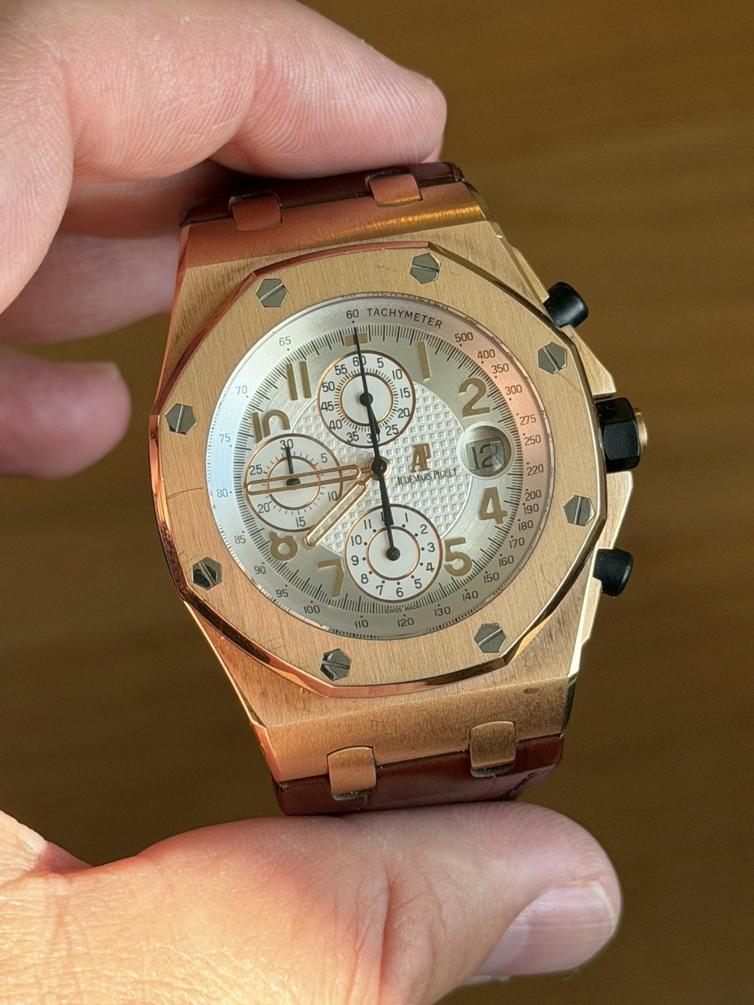 May be an image of wrist watch and text that says ' = 60 TACHYMETER OZ 15 5- I I 9- 8 ΧΟΕΜΕЛΟT or 3 ம i5 '