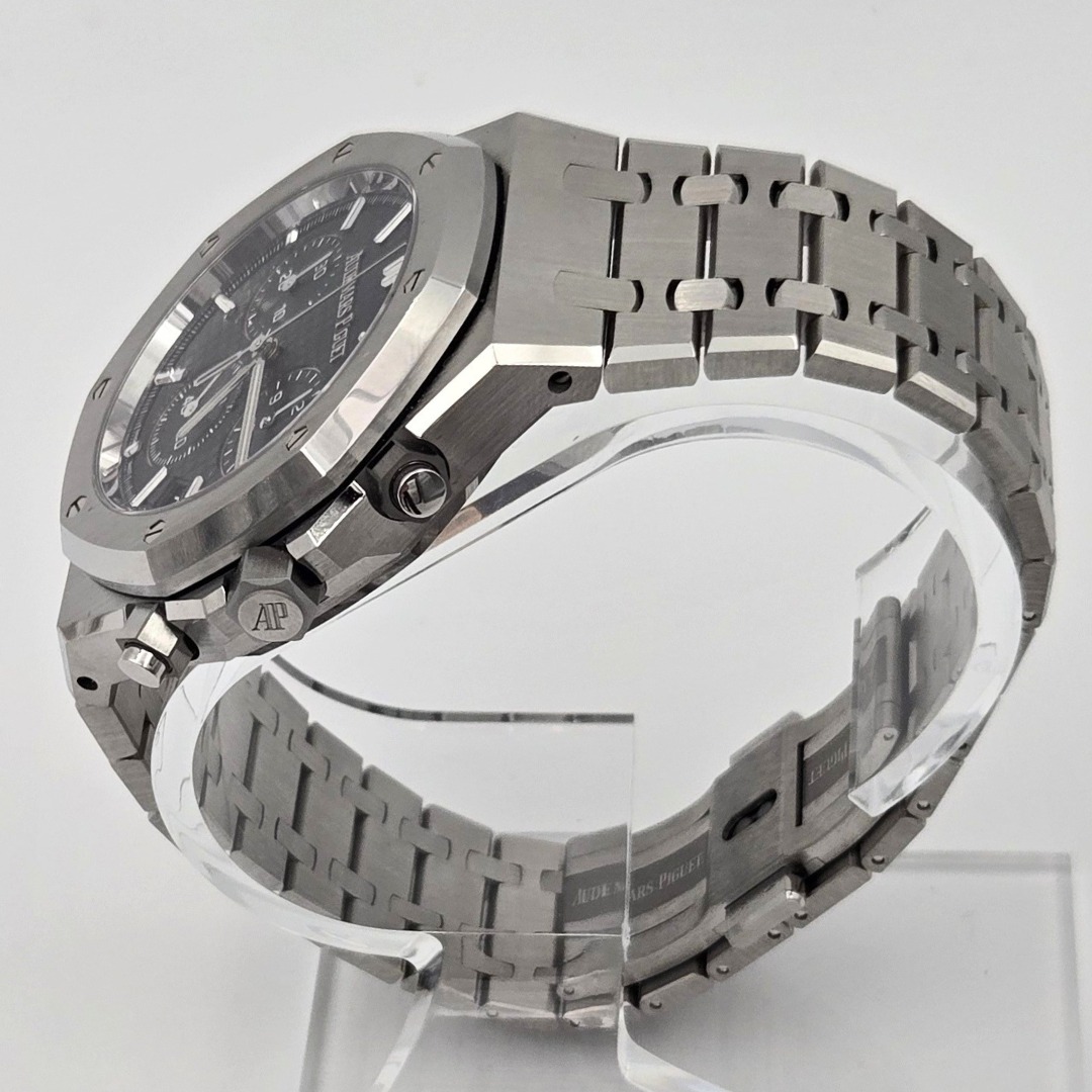 May be an image of wrist watch and text that says 'د LS AP'