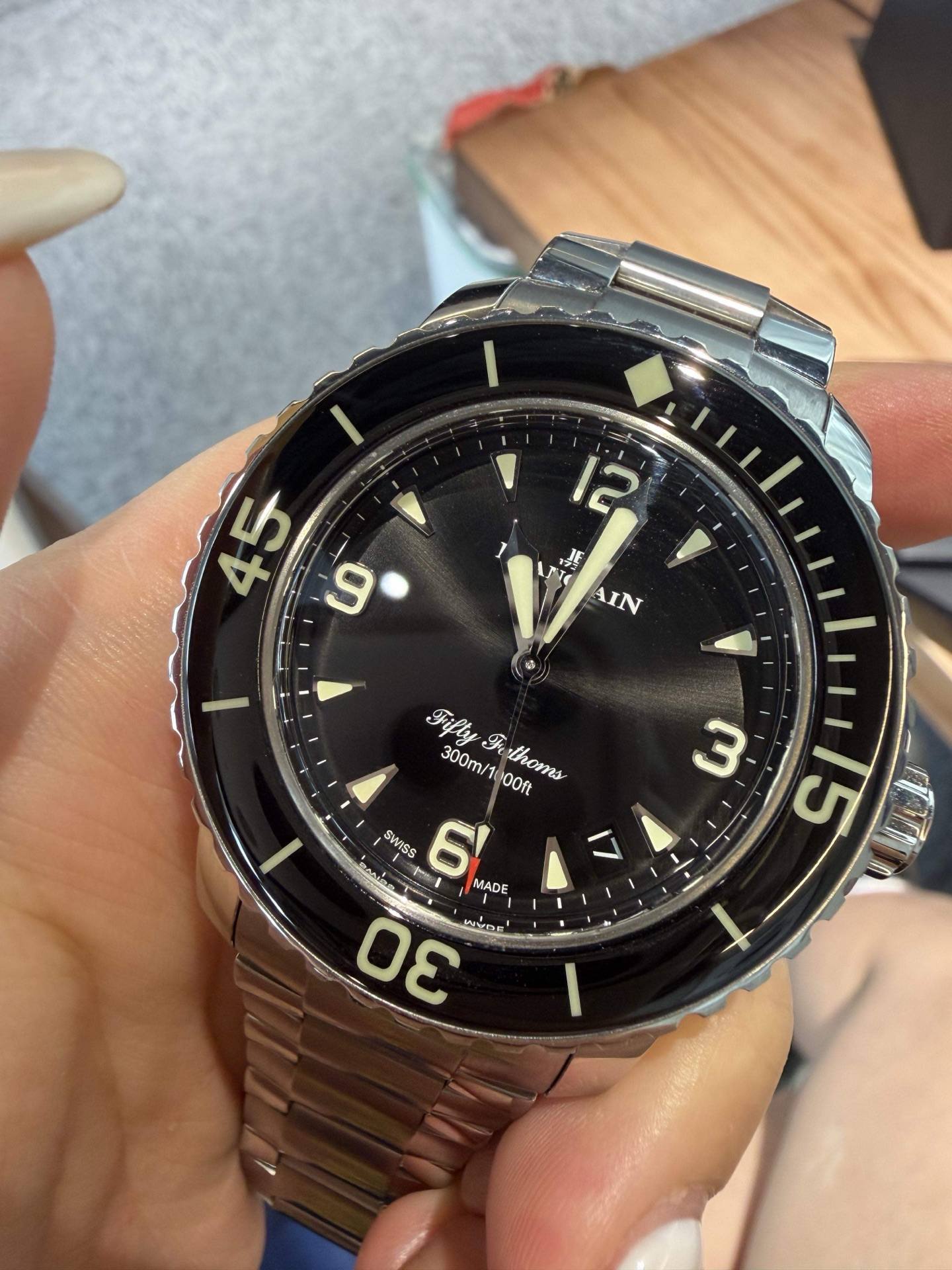 May be an image of wrist watch and text that says '45 9 12 長 NT AIN Fifly& FiflyFethoms F 300m/1 0Oft thoms SWISS Pe 6' SMio T0 MADE σε လ WNDE 3 C'