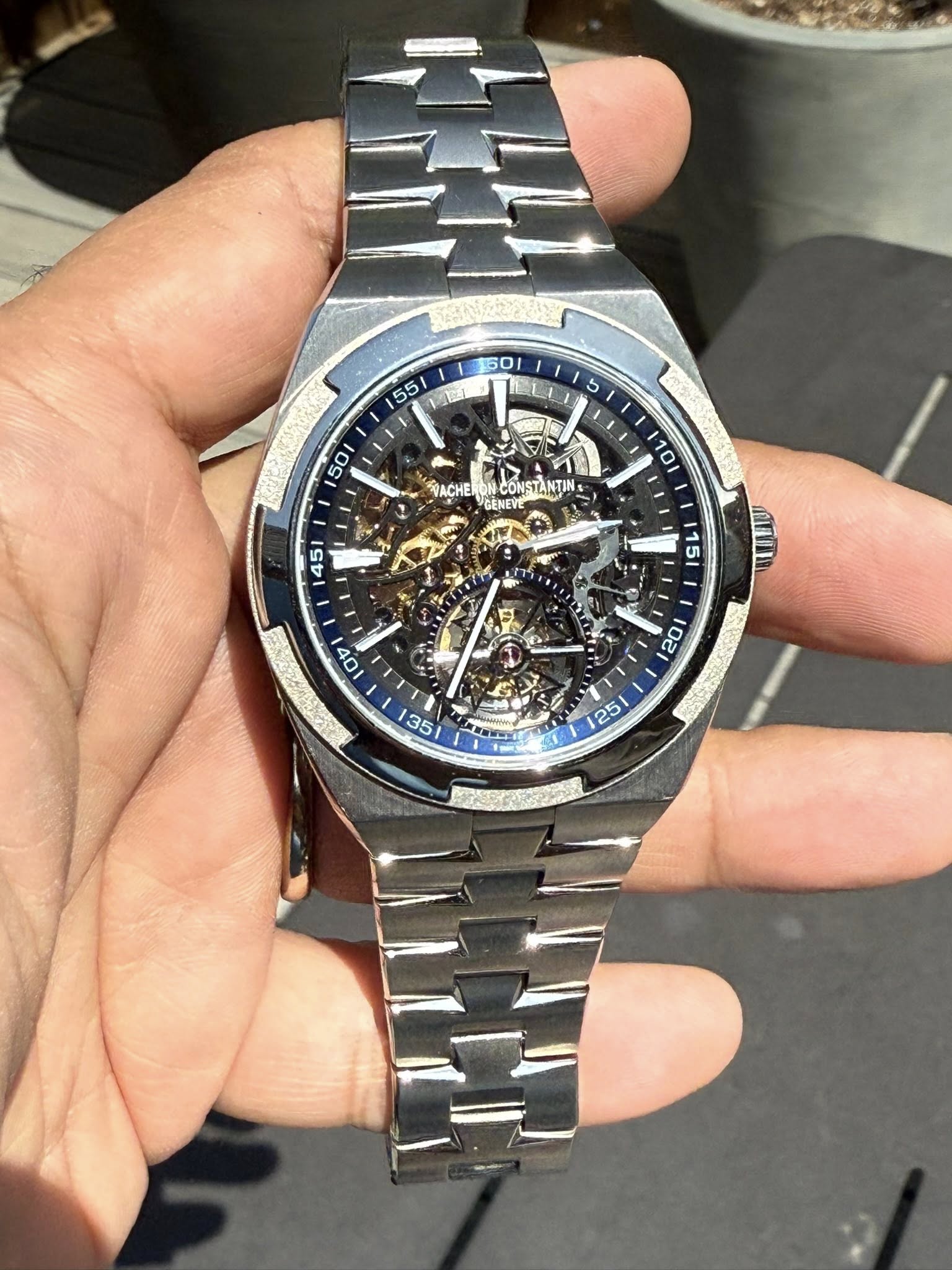 May be an image of digital watch and text that says ' SRACHE CONSTANTIN GENEVE 10 45 15l 40 20 35 KENUY 25'