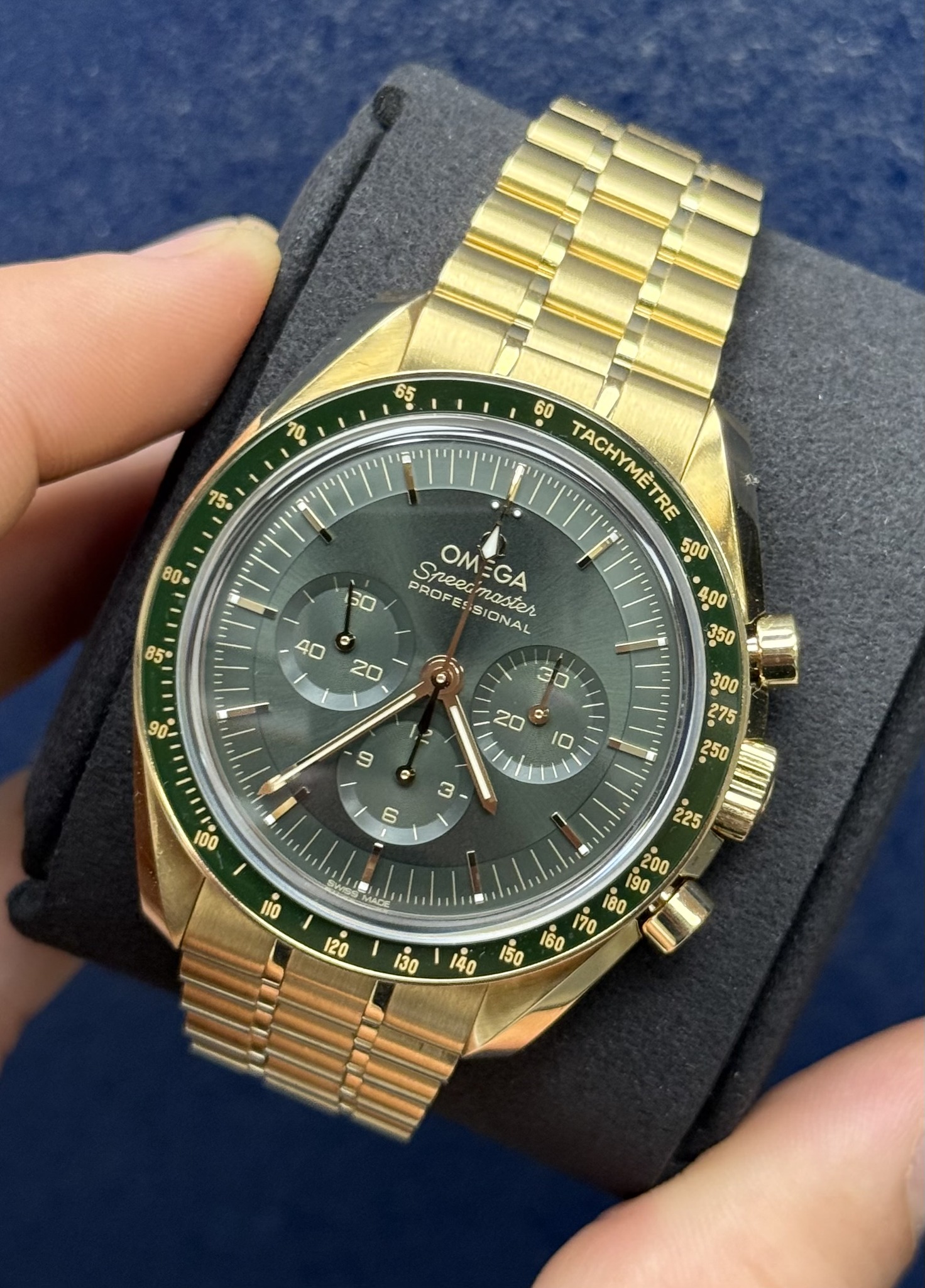 May be an image of wrist watch and text that says '65 0 13 갈 80 50 60 ACHYMETRE ° PROFES Speeamaster SI Sneed OMEGA GA ESiS SIONAL naster 40 C ၁၀ NO '
