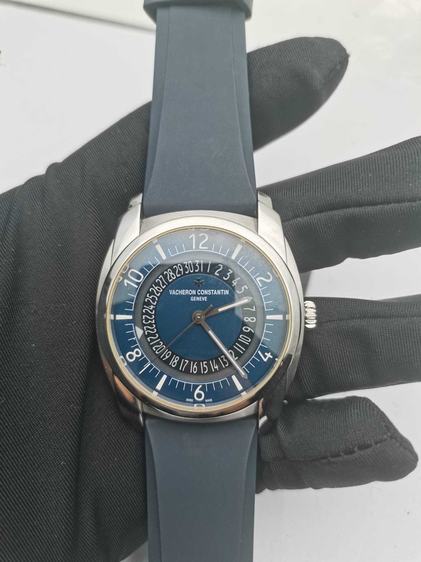 May be an image of wrist watch and text that says '1w12, oeo L10 10 VACHERON CONSTANTIN 2 GENEVE 8 11811 ul 8L1 8 6 W を س // 0I 7 * SMDD'