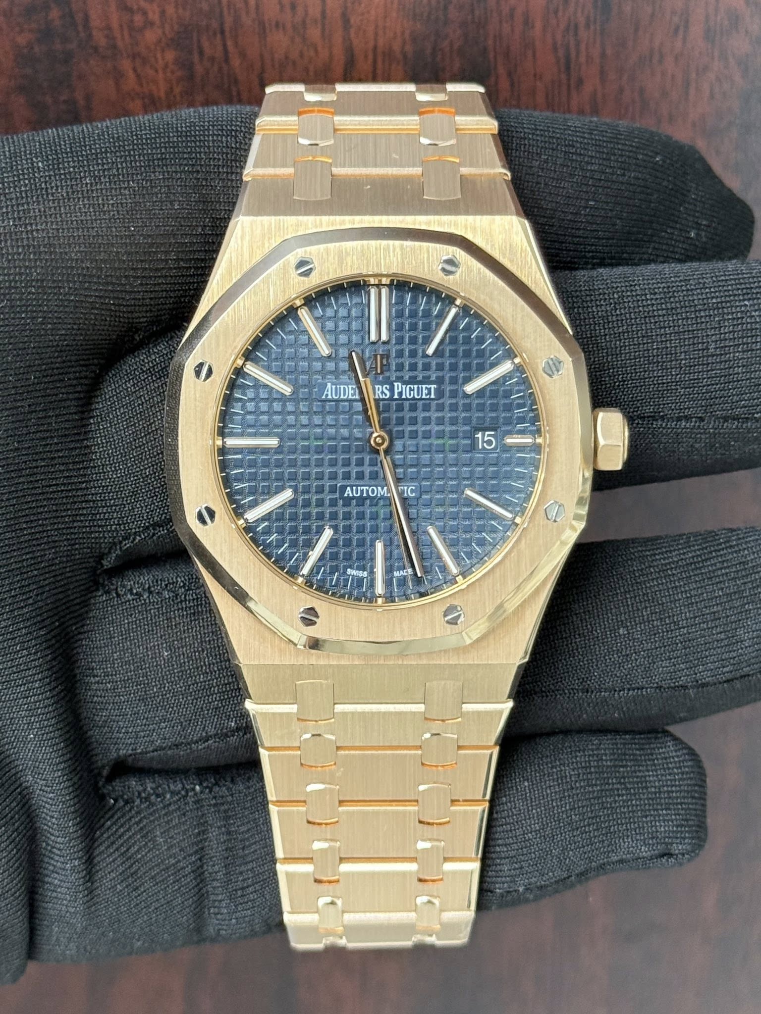May be an image of wrist watch and text that says 'AUDEI RS PIGUET 15 AUTOM. TIC'