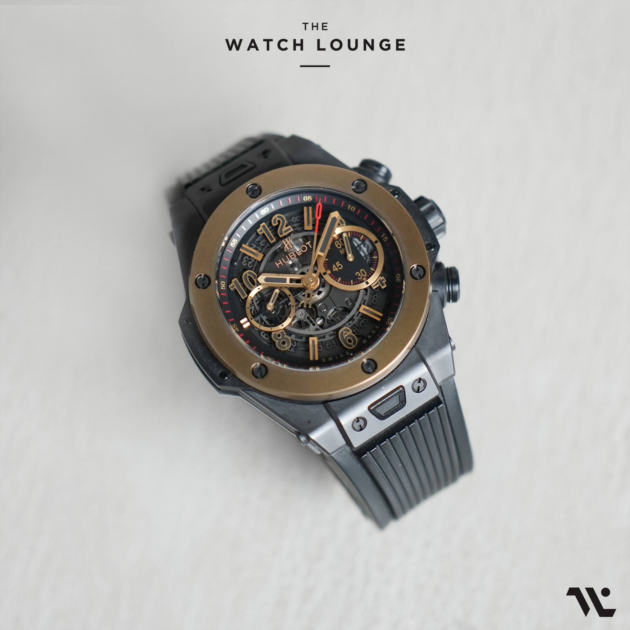 May be an image of wrist watch and text that says 'THE WATCHLOUNGE WATCH LOUNGE 05 B6s/ ッ 국 0 1'