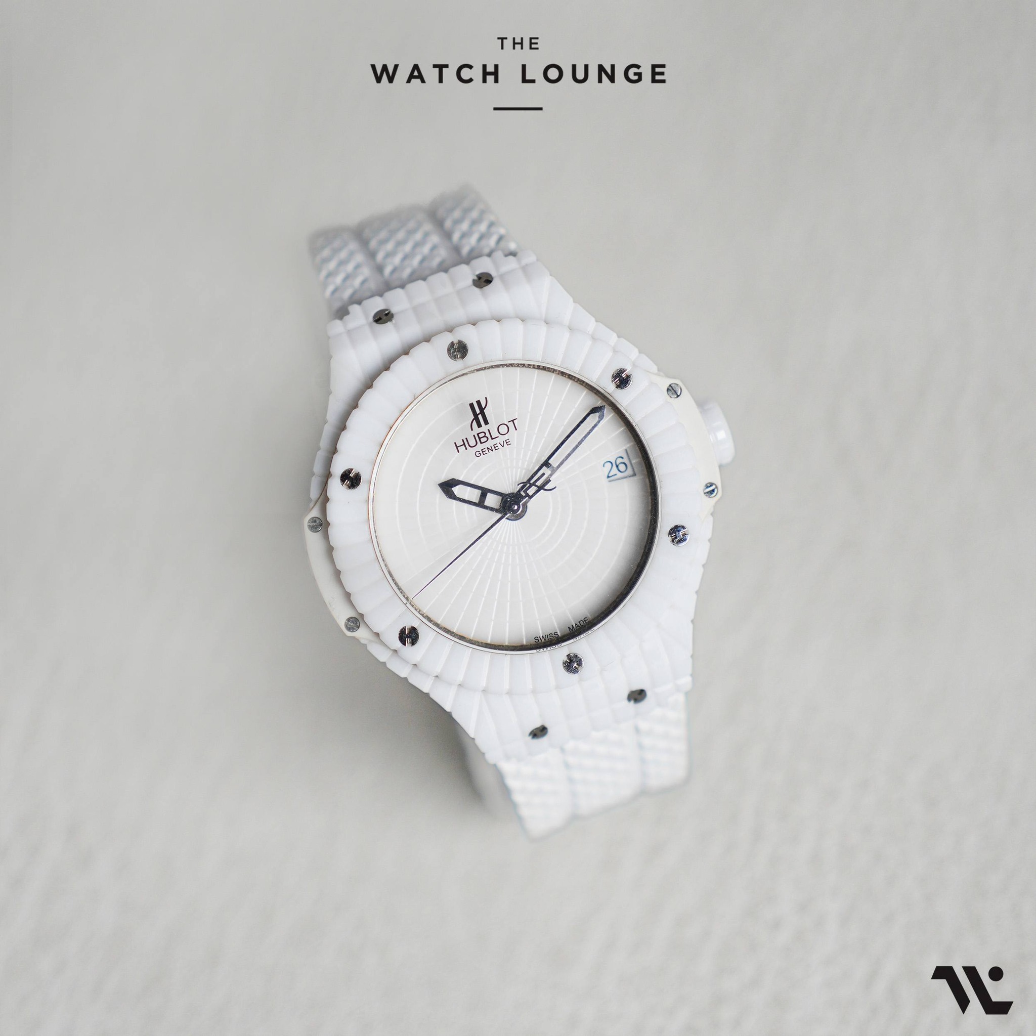 May be an image of digital watch and text that says 'THE WATCHLOUNGE WATCH LOUNGE X Or ииH HUBLOT したに トこなな ጉህ 26/ لاا'
