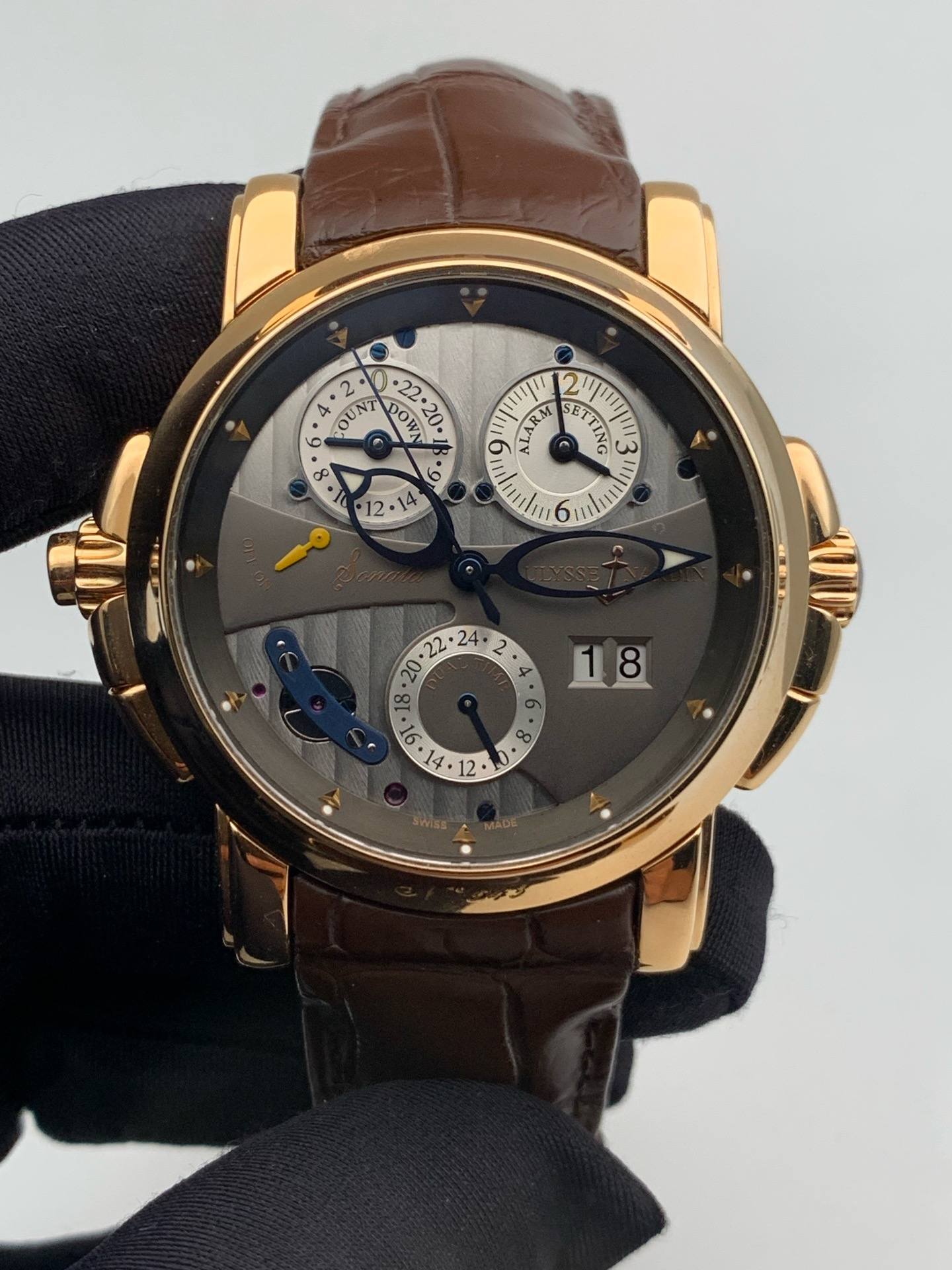 May be an image of wrist watch and text that says '2 A OUNT DOWN •22• 22.20 20 و ttn ALARM ΖΥ.'5 SETTIN SETTING ل 12 ص 0'