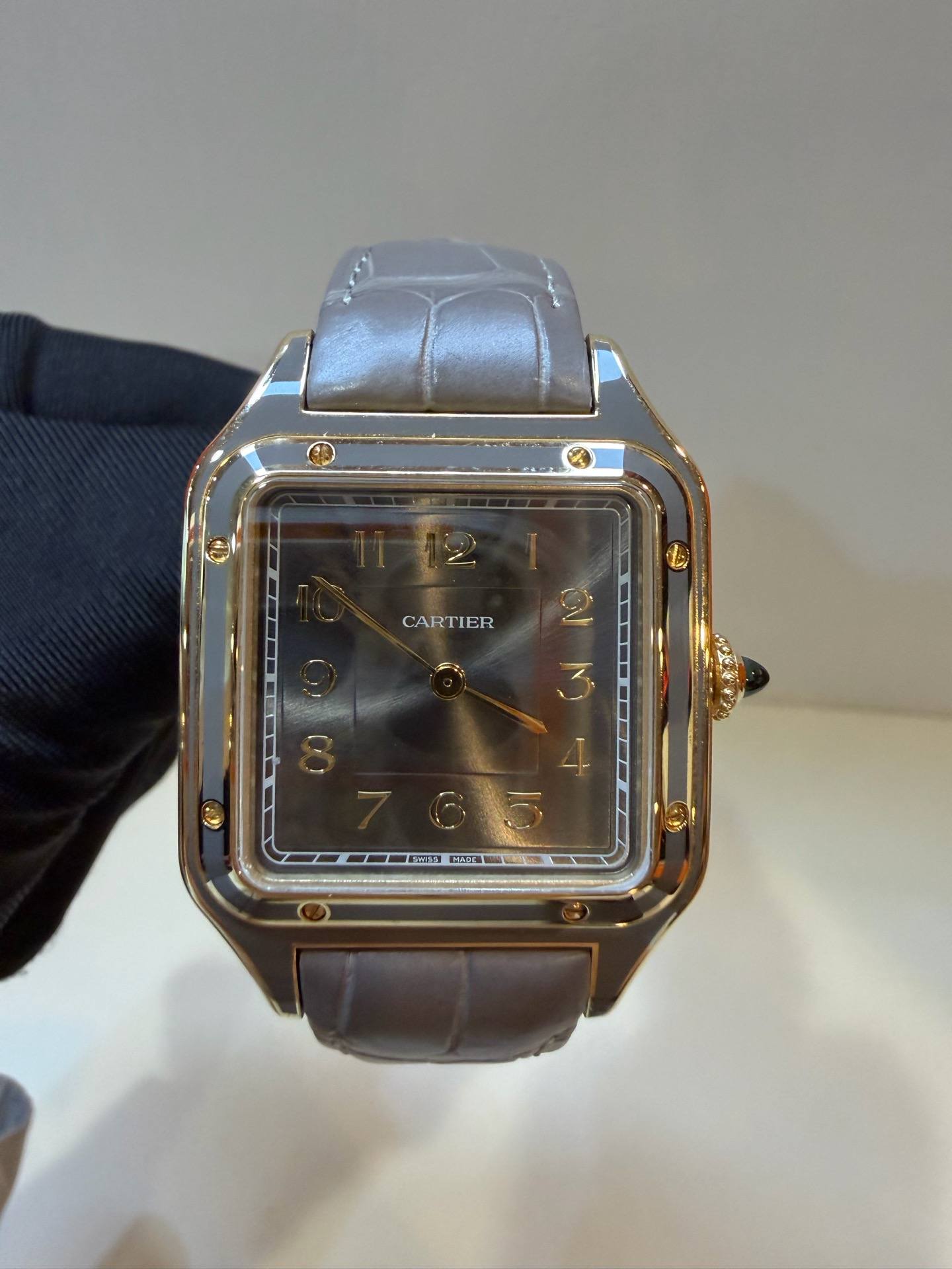 May be an image of wrist watch and text that says '0 له CARTIER IER CARI ب 一 ิ'