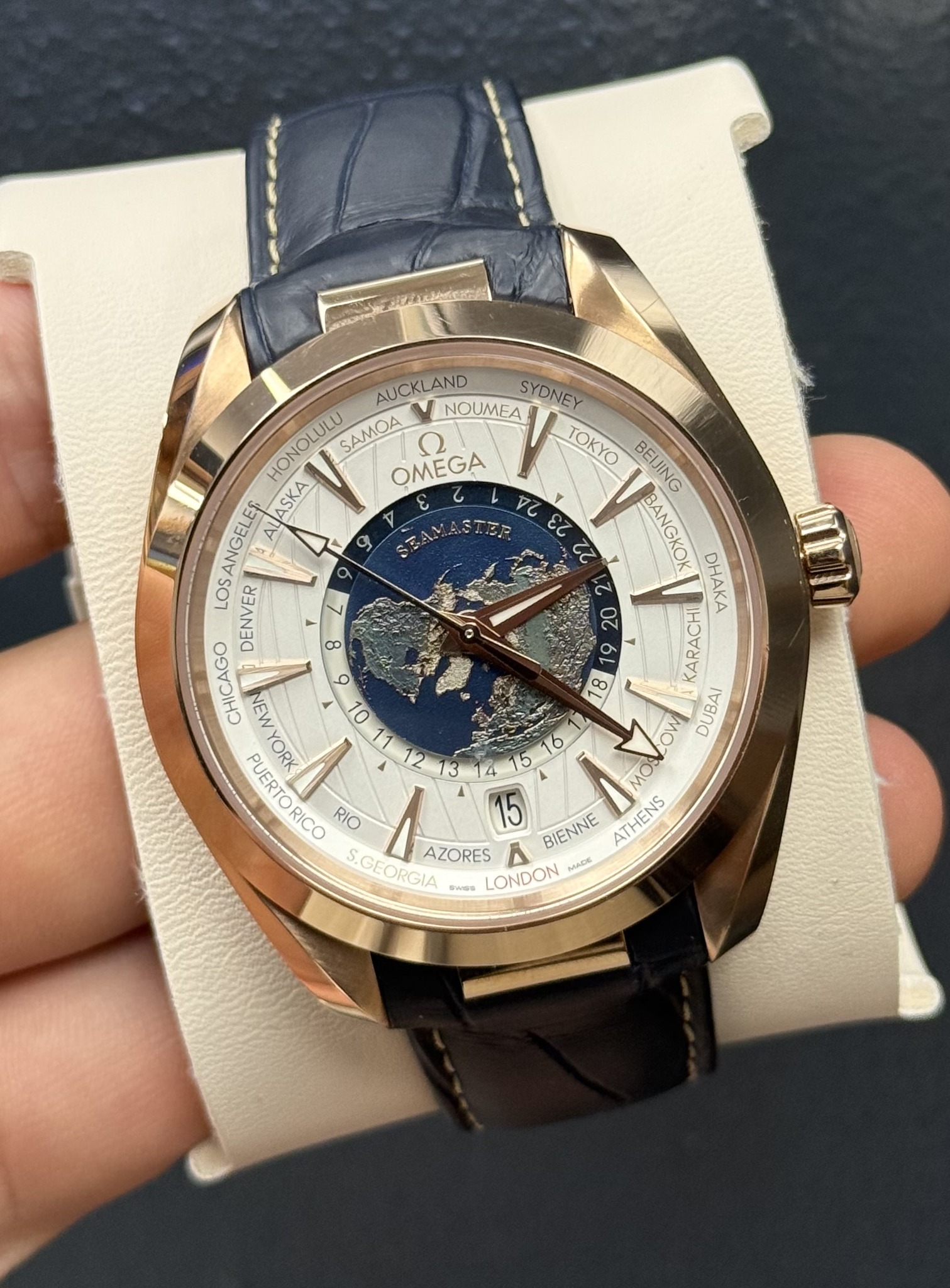 May be an image of wrist watch and text that says '9 A ετ 8 AUCKLAND HIONOLULU SAMOA ع NOUMEA SYDNEY OMEGA TOKYO BEIJING OSANGELES ASKA し AU BANGKO DACKA DENVER CHICAGO 岩O入MヨN…