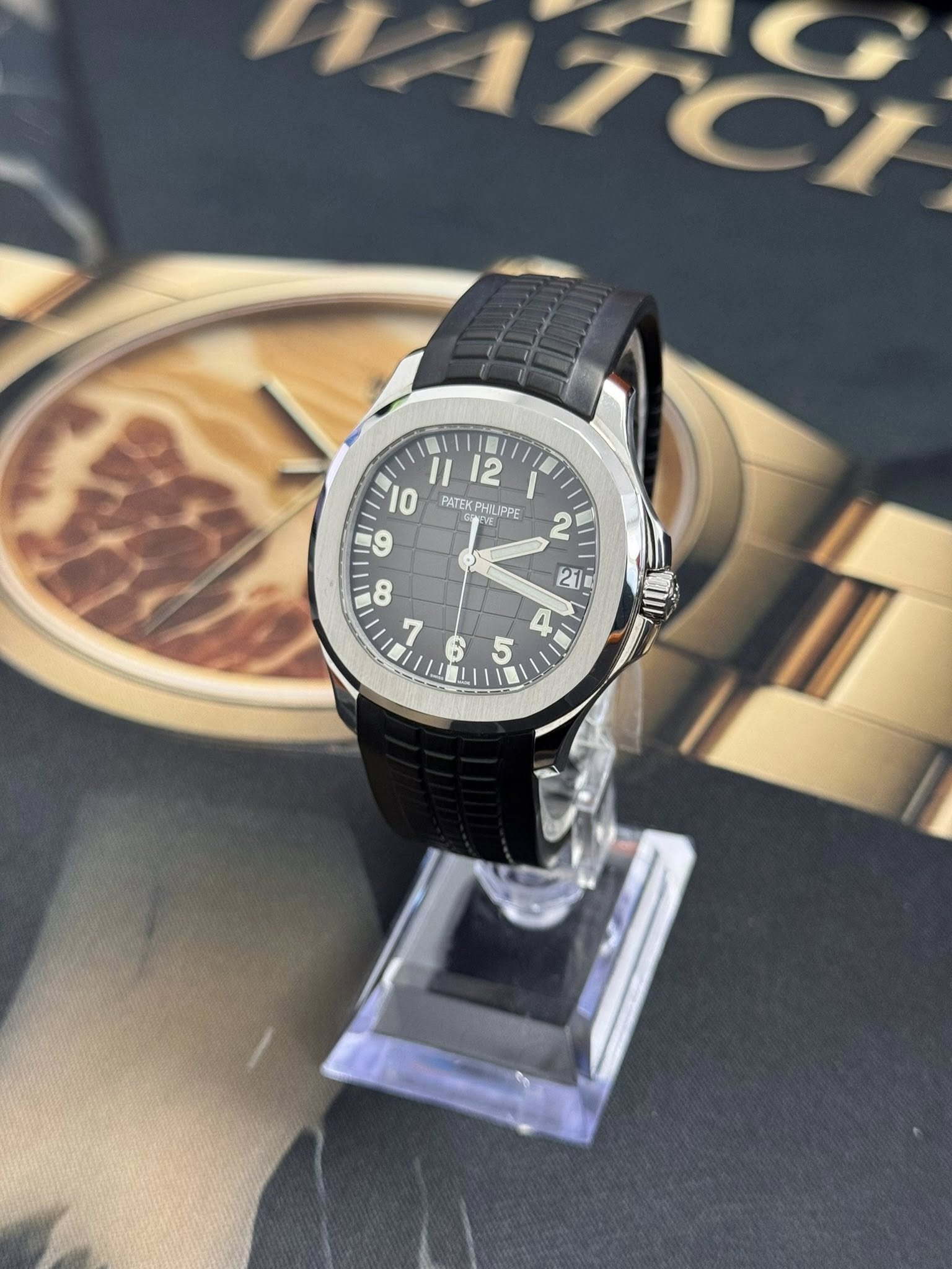May be an image of digital watch and text that says 'I1 2 10 PATEK FATEKPHILIPPE S 5 4 I'