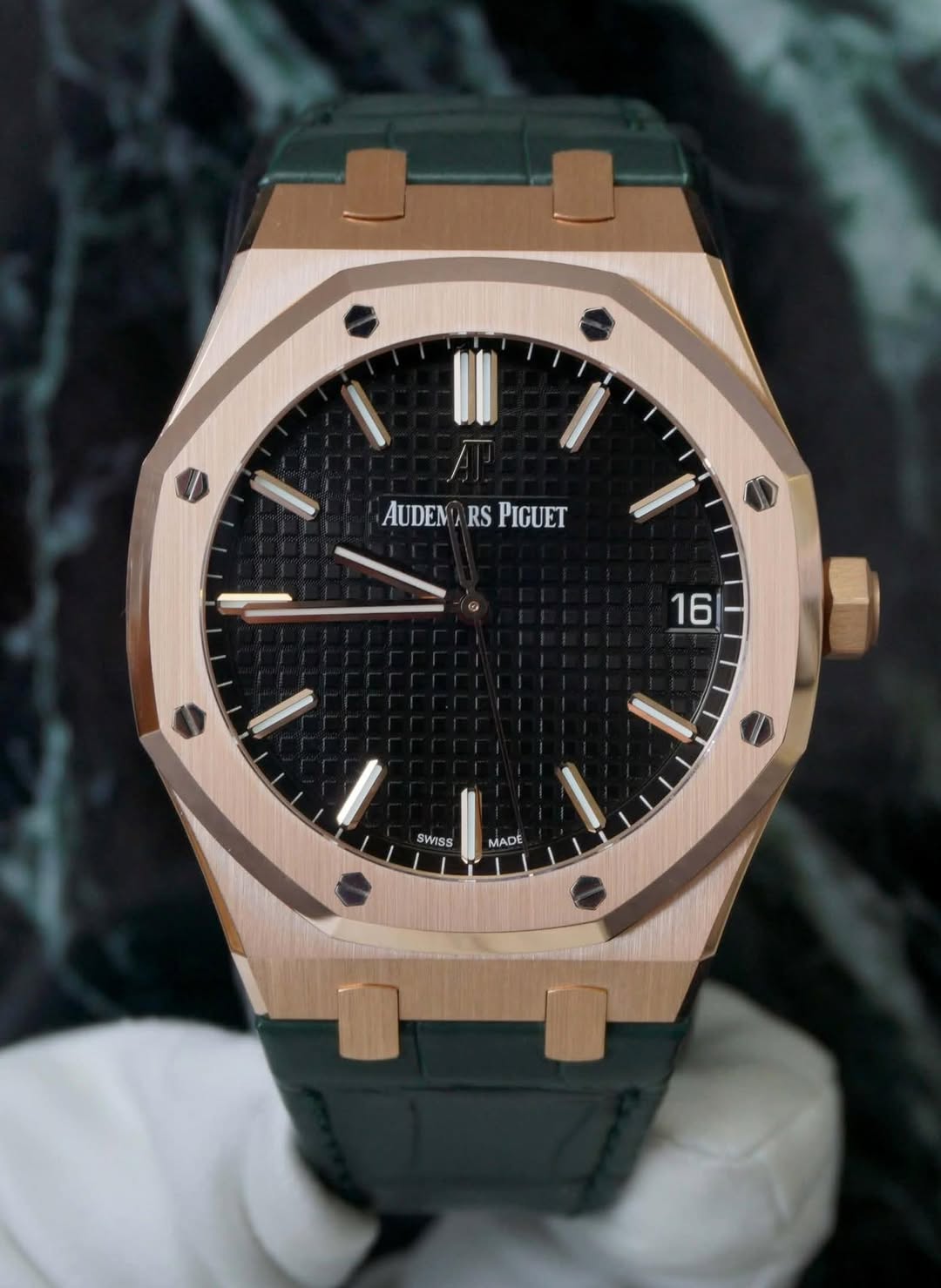 May be an image of wrist watch and text that says 'AUDEM AUDEMRSPIGUET RS PIGUET 16 SWISS MADE'