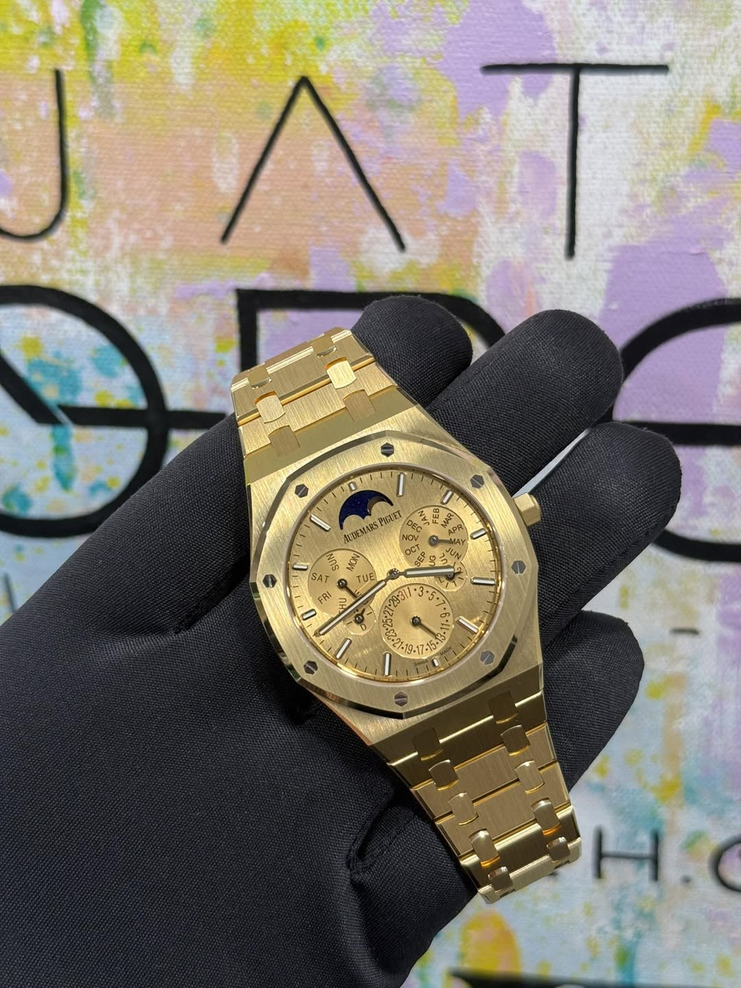 May be an image of digital watch and text that says 'ΛT 0 เบ 농후 ልሥር AUDEMARS P4ATT NOW OCT eY MAC JUN E 2 A TUE - ជប ن بارن AR MU 1-230 5. ና. > U ه ي ی H.'