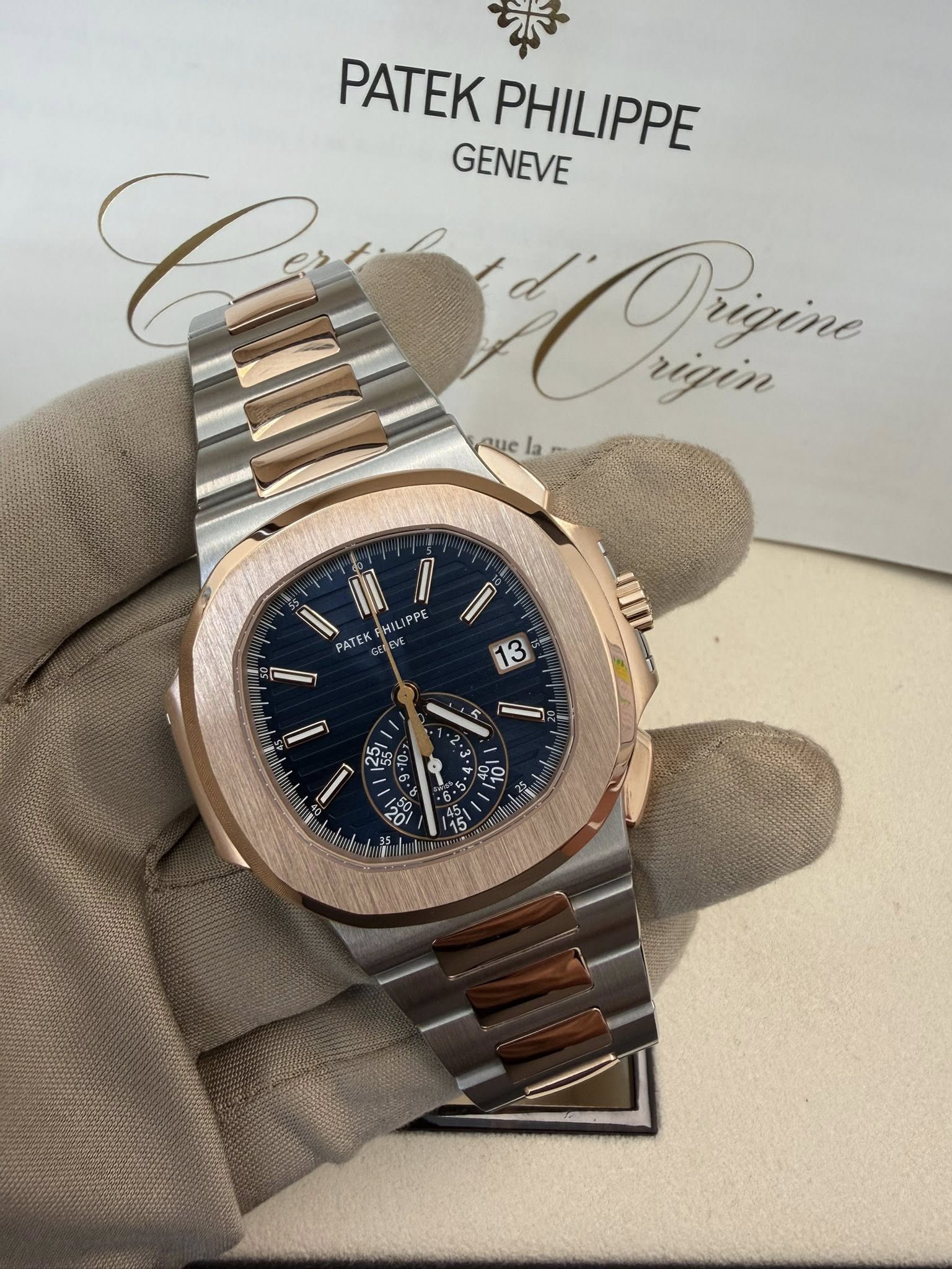 May be an image of wrist watch and text that says 'PATEK PATEKPHILIPPE PHILIPPE GENEVE Ou Qrerine Premm rigin que la 0I ILI PE HIL PATE PHIL EVE 13 សុហ 10 ت 1 15'