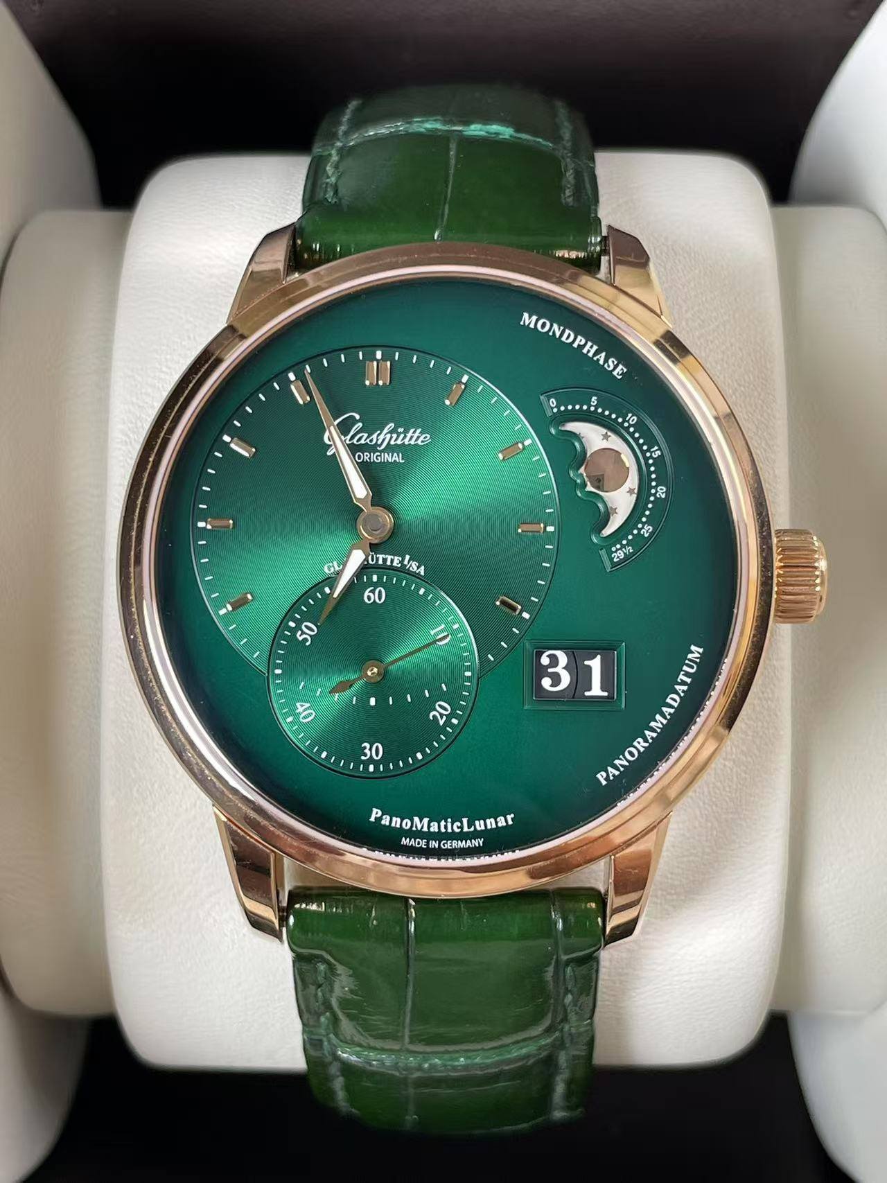May be an image of wrist watch and text that says '출비! MONDPHASE MONDPHASE Lashiitte ORIGINAL … 0e ផំ GL 4 ÜTTE SA 60 20 29/2 50. e 4O PANORAMADATUM PanoMaticLunar MDE GERMANY'