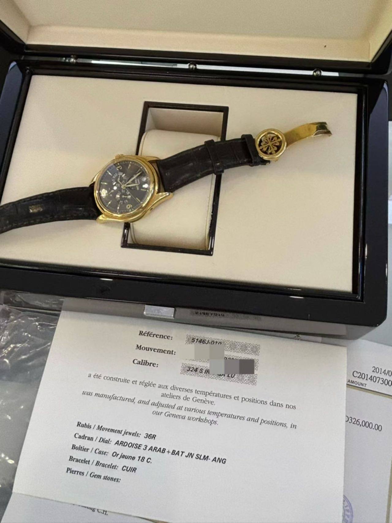 May be an image of wrist watch and text that says 'Référence: Mouvement: Calibre: été construite er réglée was manufactured, and adjusted Geneva varlous diverses températures…